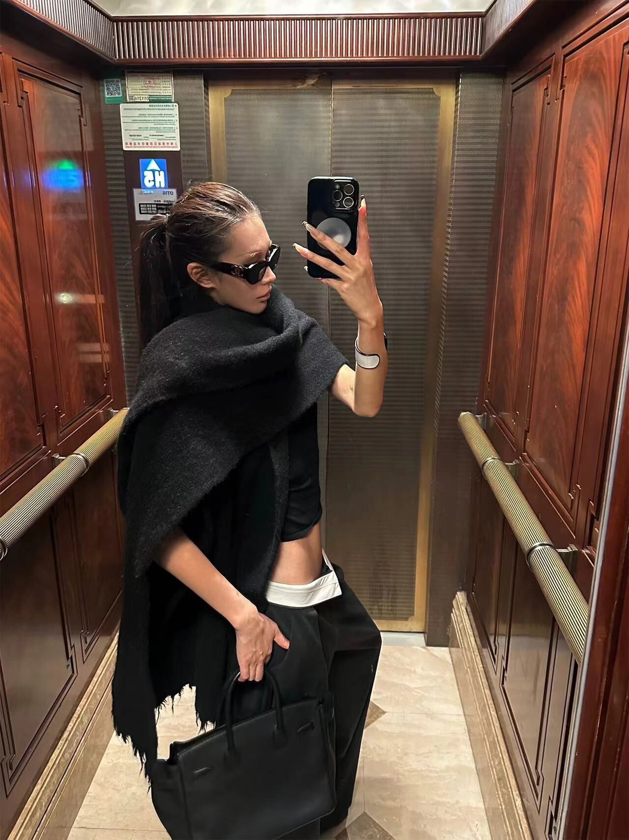 SS stepll black scarf