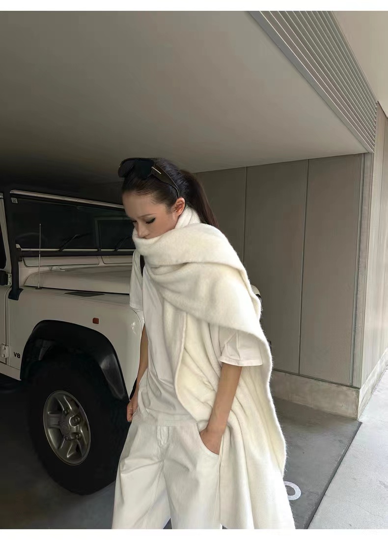 SS stepll white scarf