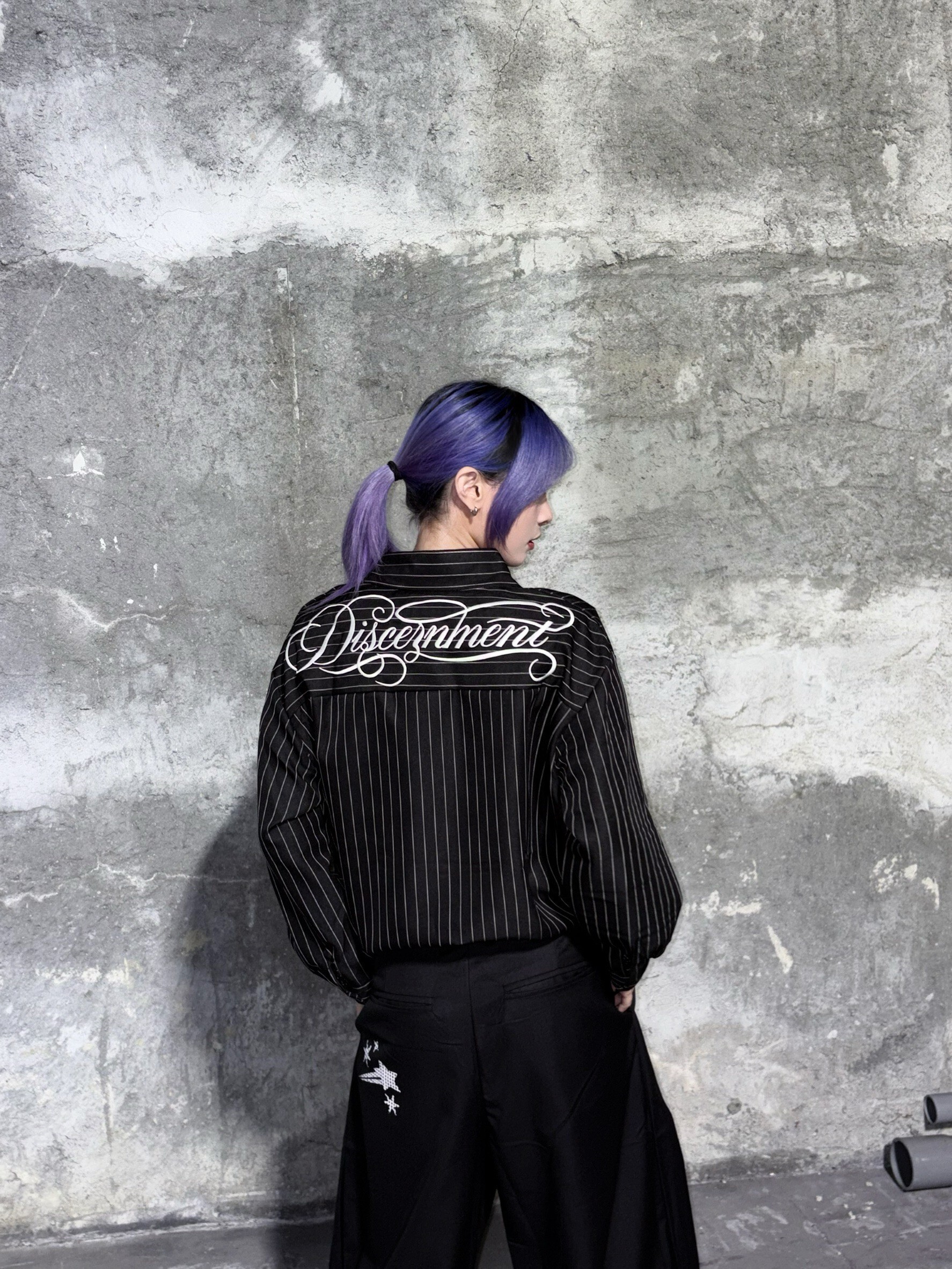 (GOAL) DCM 直條電繡草寫襯衫