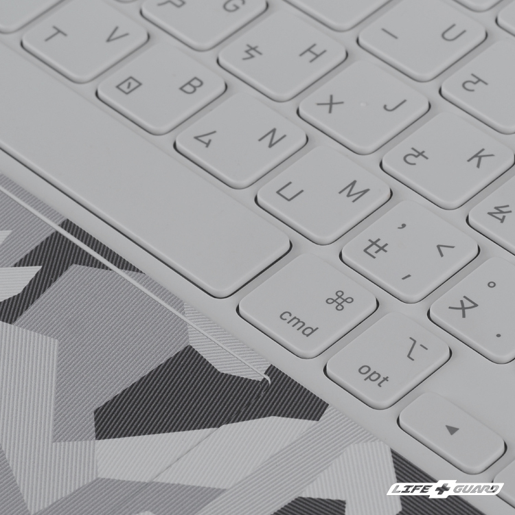 iPad Air 11'' M2/M3 貼膜展示圖，LIFE+GUARD 設計風格