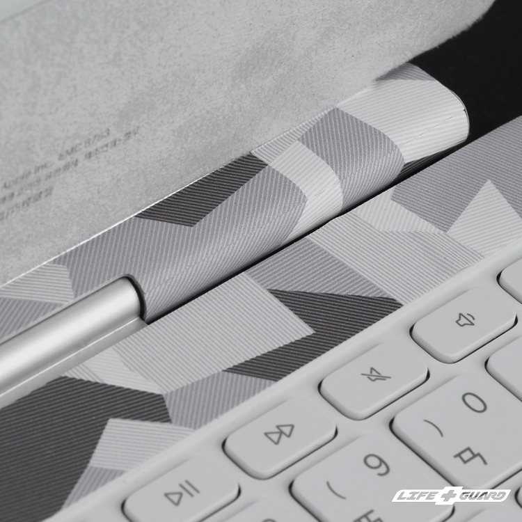 LIFE+GUARD 鏡頭貼膜安裝示意，適用 iPad Air 11'' M2/M3