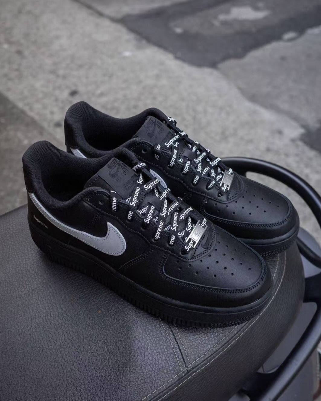 NIKE X  SUPREME AIR FORCE 1 LOW 聯名款 全黑 全白
