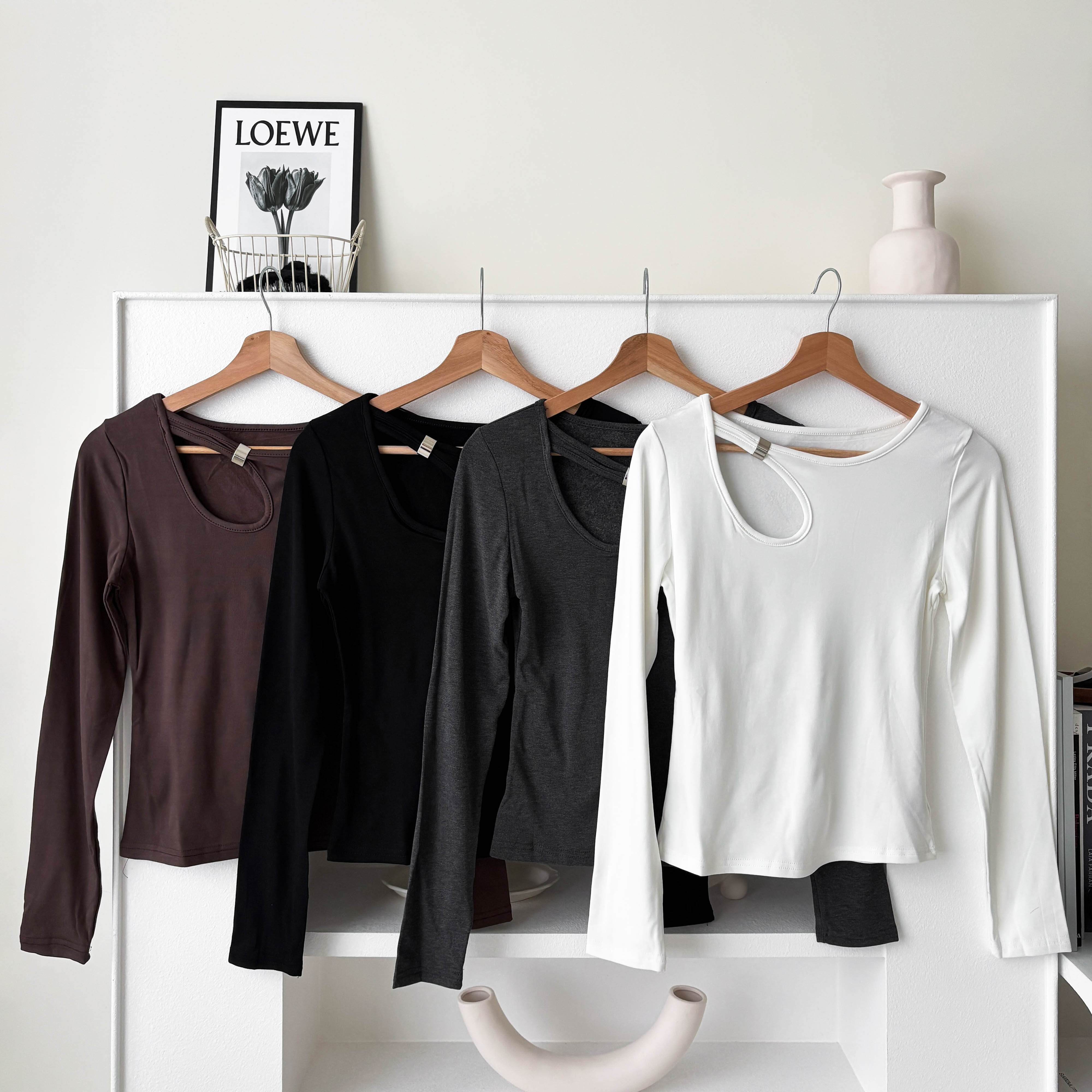 鎖骨簍空設計刷毛打底衫(現貨)