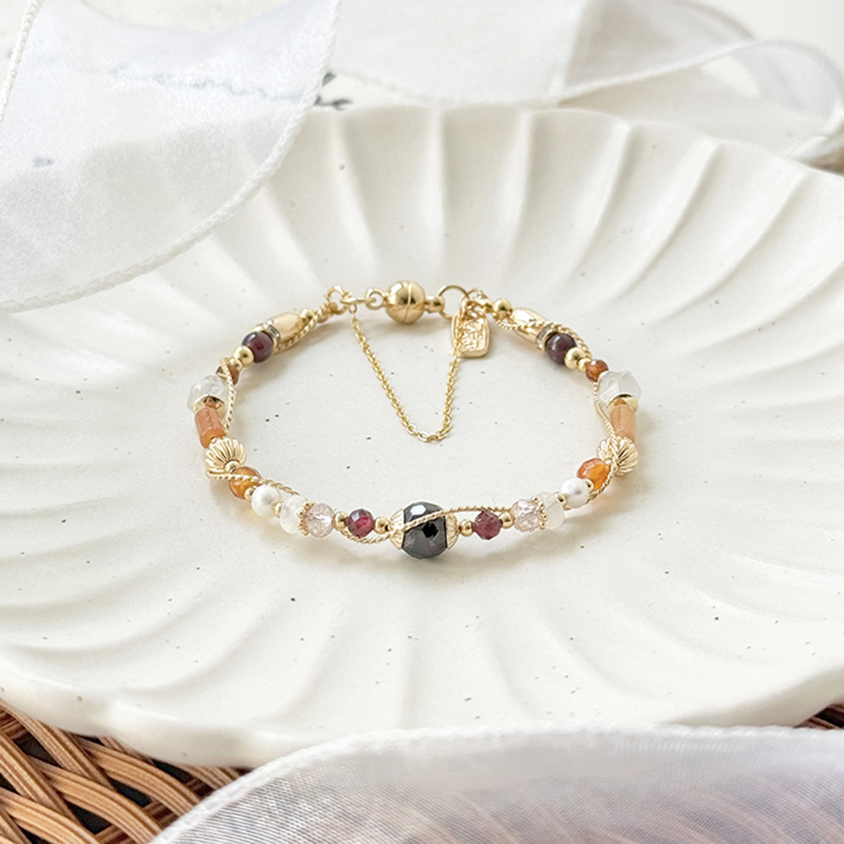 生日花 • 拾貳月參壹 • 雨傘花 – 石榴石 – 手鍊