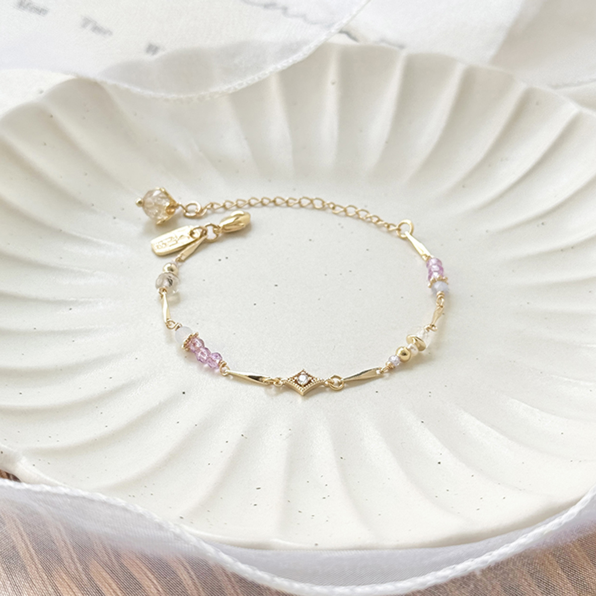 生日花 • 拾貳月陸 • 冬石楠花 – 月光紫水晶 – 手鍊