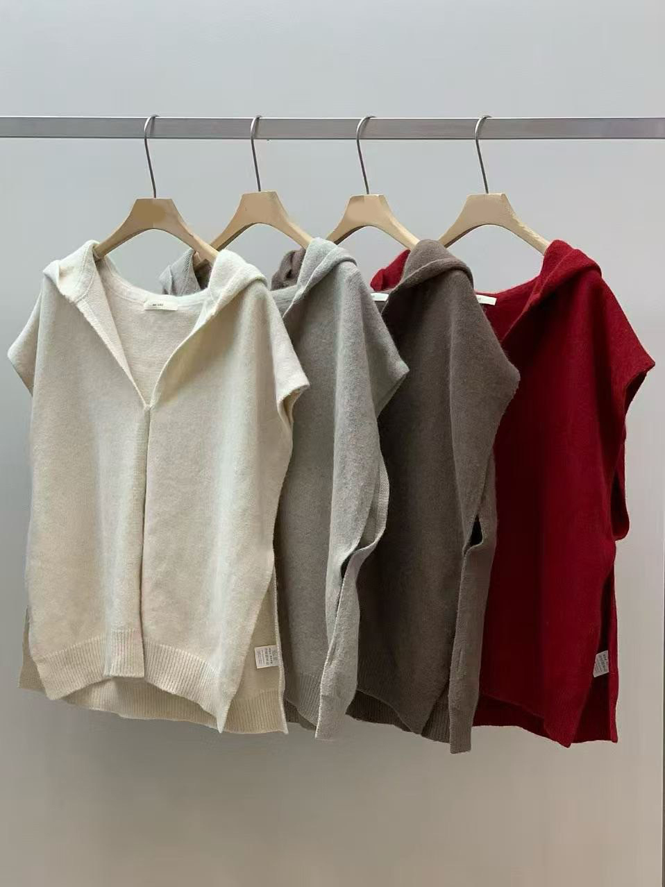 排釦開衩造型連帽長版背心外套 / 4色