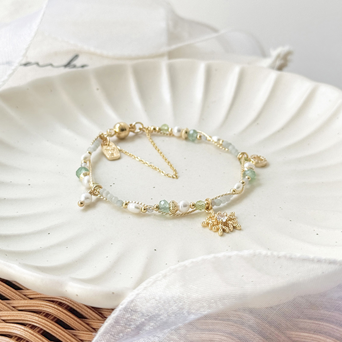 生日花 • 拾月拾陸 • 洋蓍草 – 珍珠東陵玉 – 手鍊