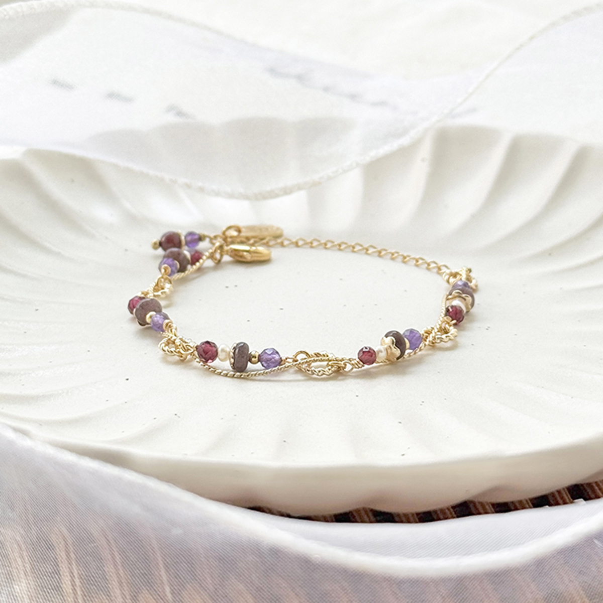 生日花 • 捌月捌 • 尾穗莧 – 草莓石榴石 – 手鍊