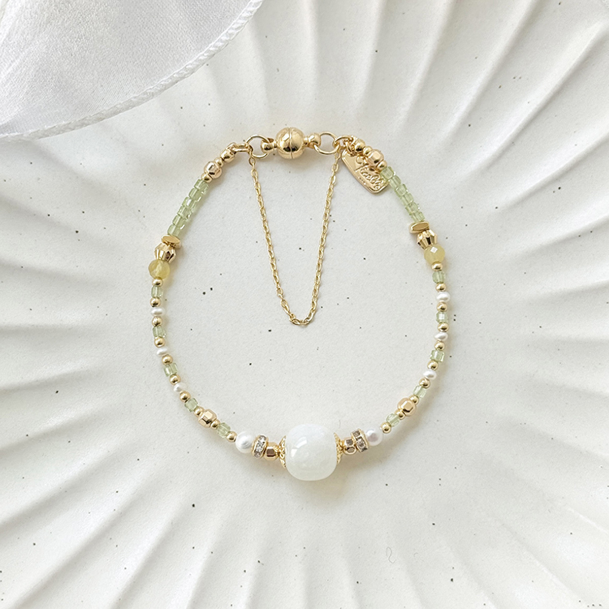 生日花 • 柒月貳 • 白百合 – 和田玉 – 手鍊