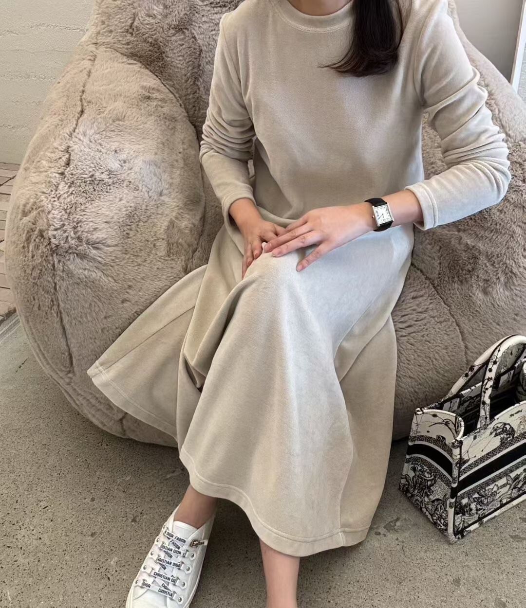 溫暖氣息絨面圓領長袖傘擺長洋裝 / 2色