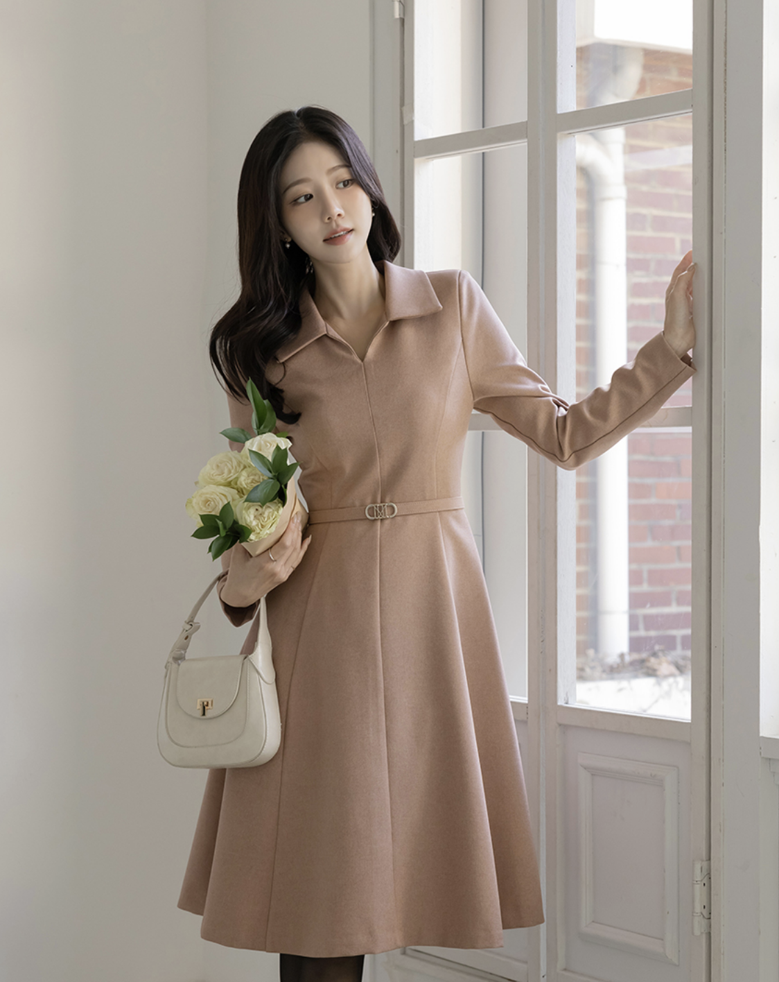 [現貨] Xaviera 俐落襯衫領A字洋裝 [ 藕粉色 / M ]