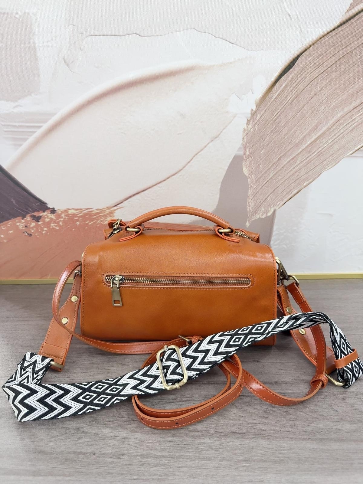 韓國真皮手袋～126AK