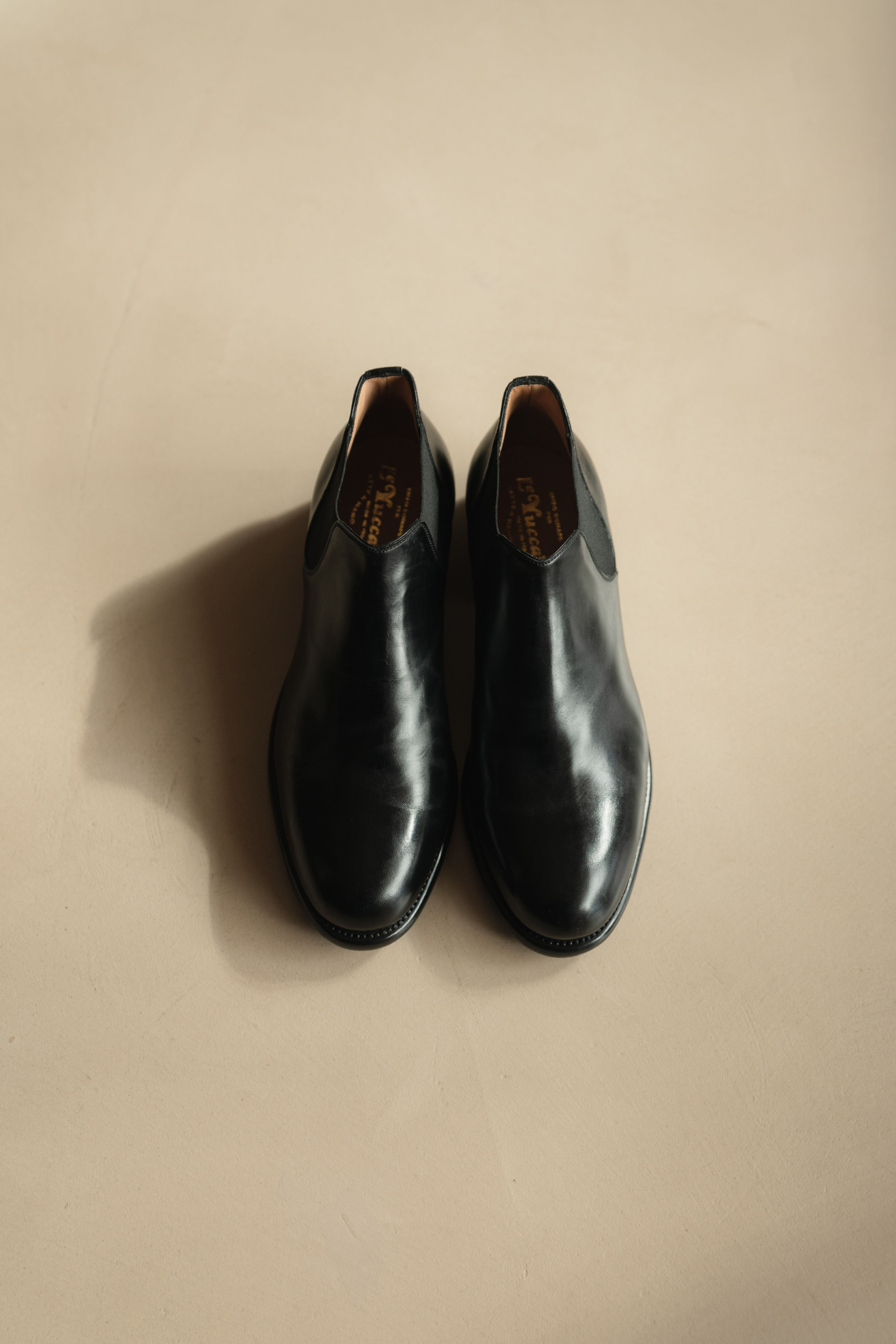 Le Yucca's SHORT SIDE GORE BOOTS