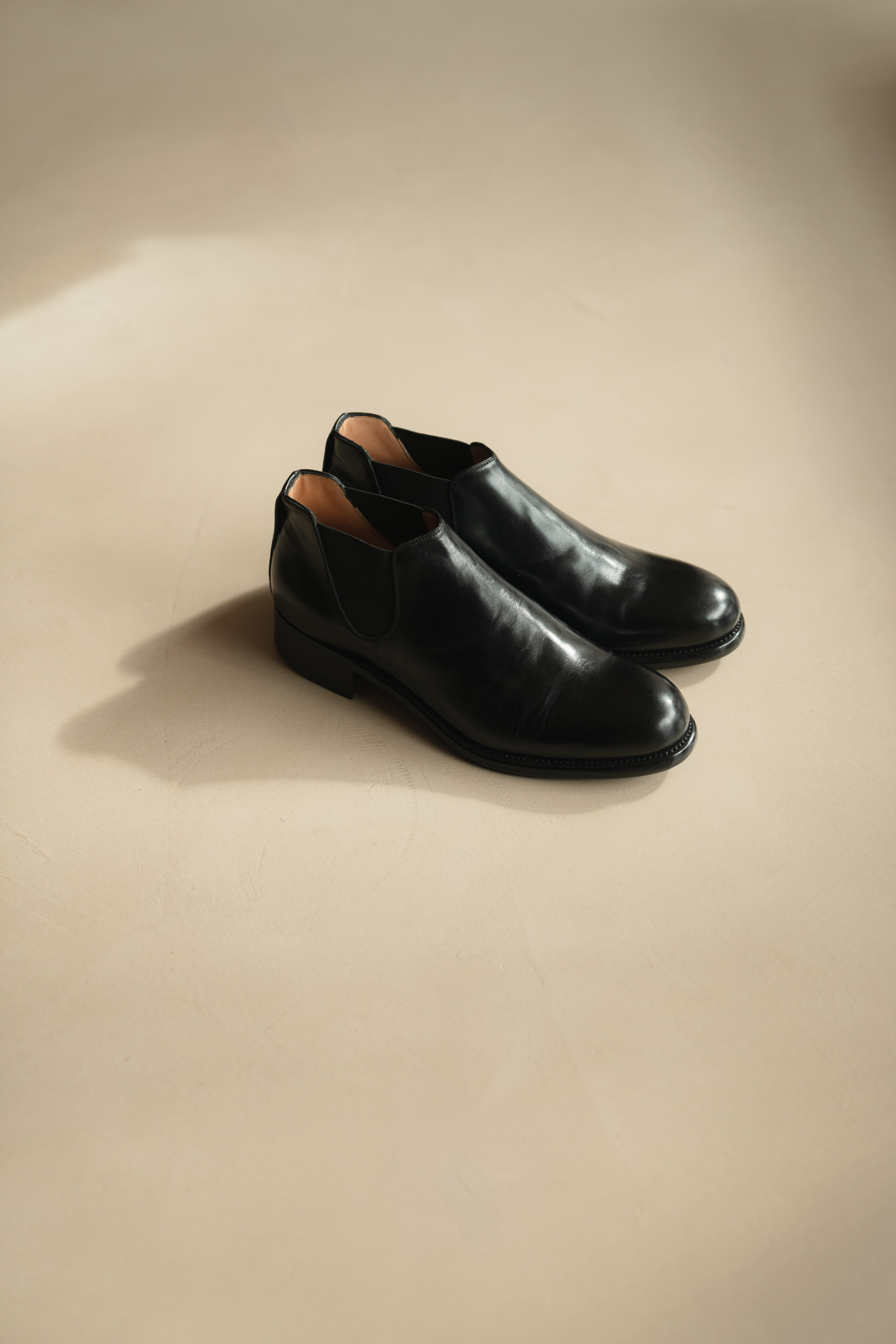 Le Yucca's SHORT SIDE GORE BOOTS