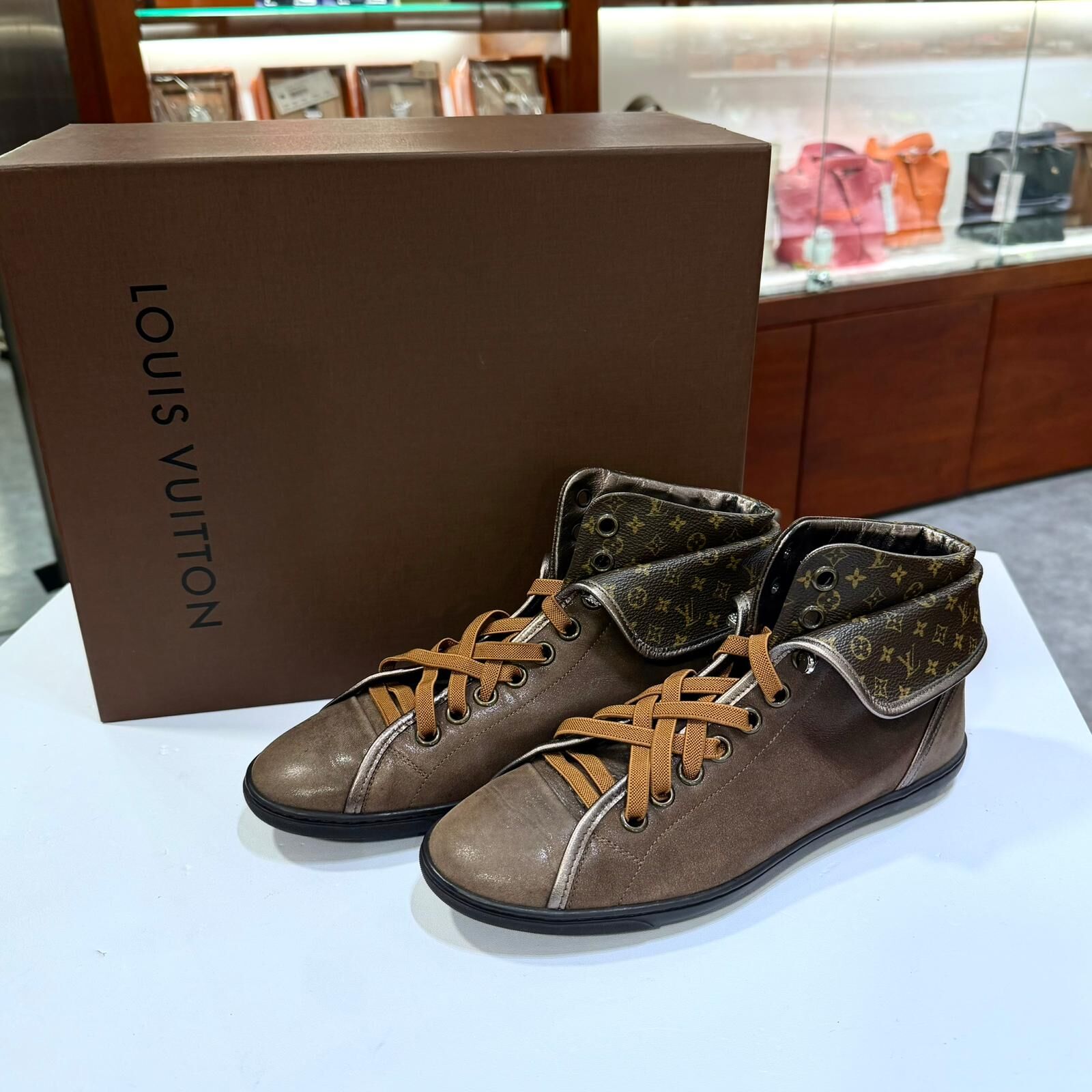 只有37.5碼~全球最抵!!! 全新LV SHOES  Monogram Trainers 路易威登波鞋 #BRAND NEW #香榭站正品