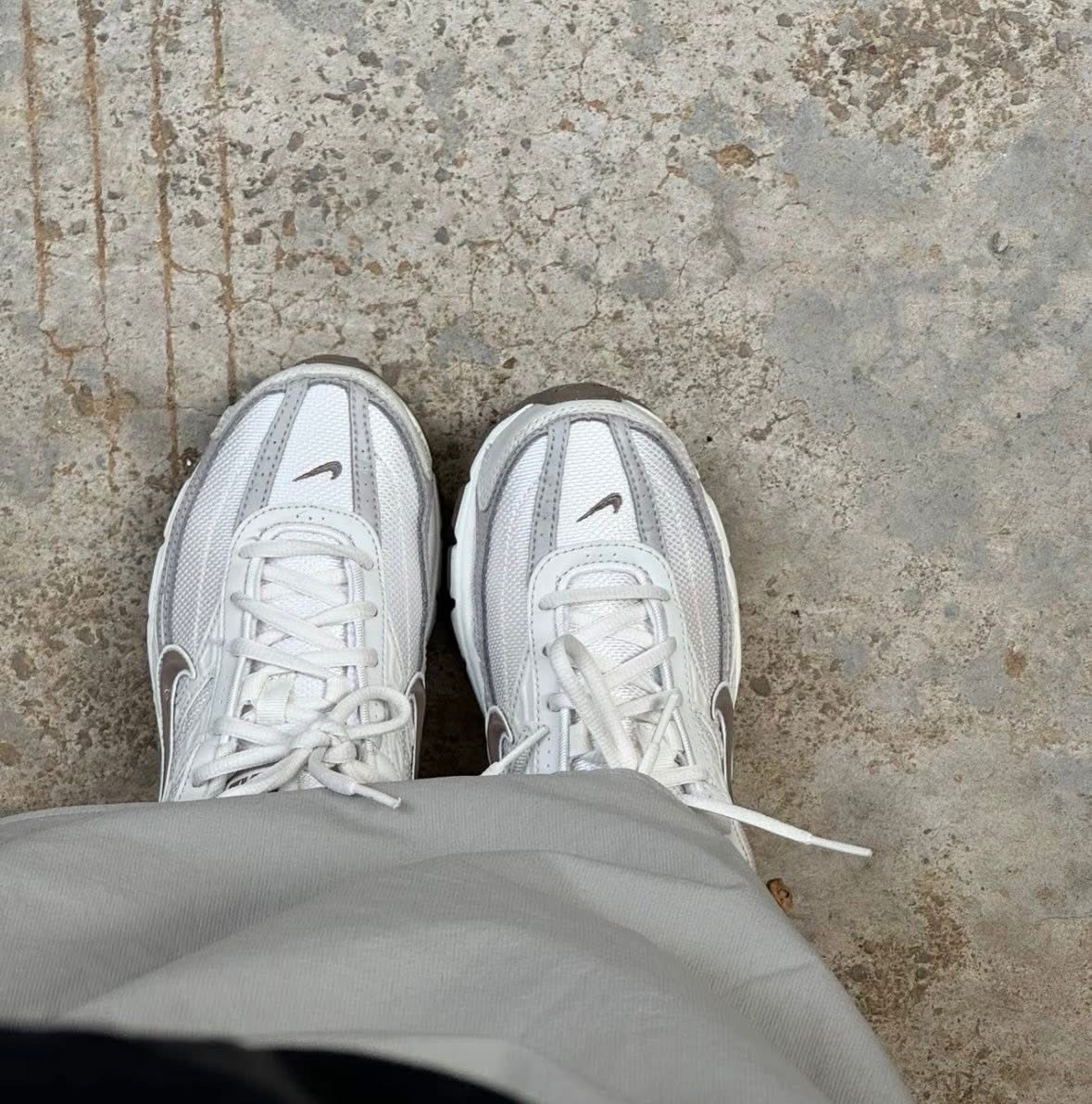 NIKE W INITIATOR 灰棕