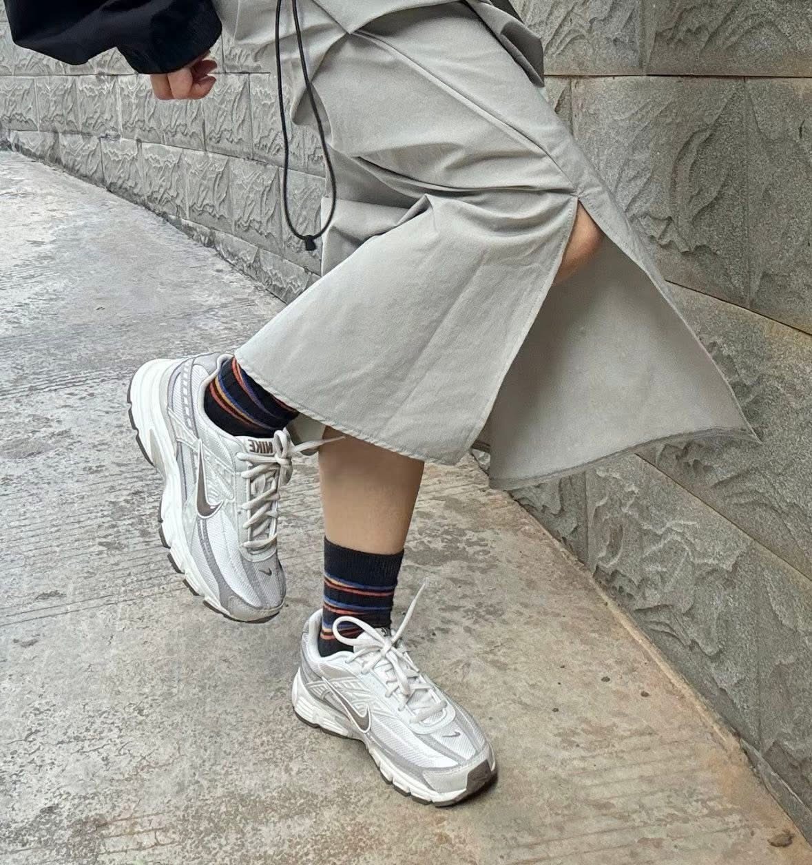 NIKE W INITIATOR 灰棕