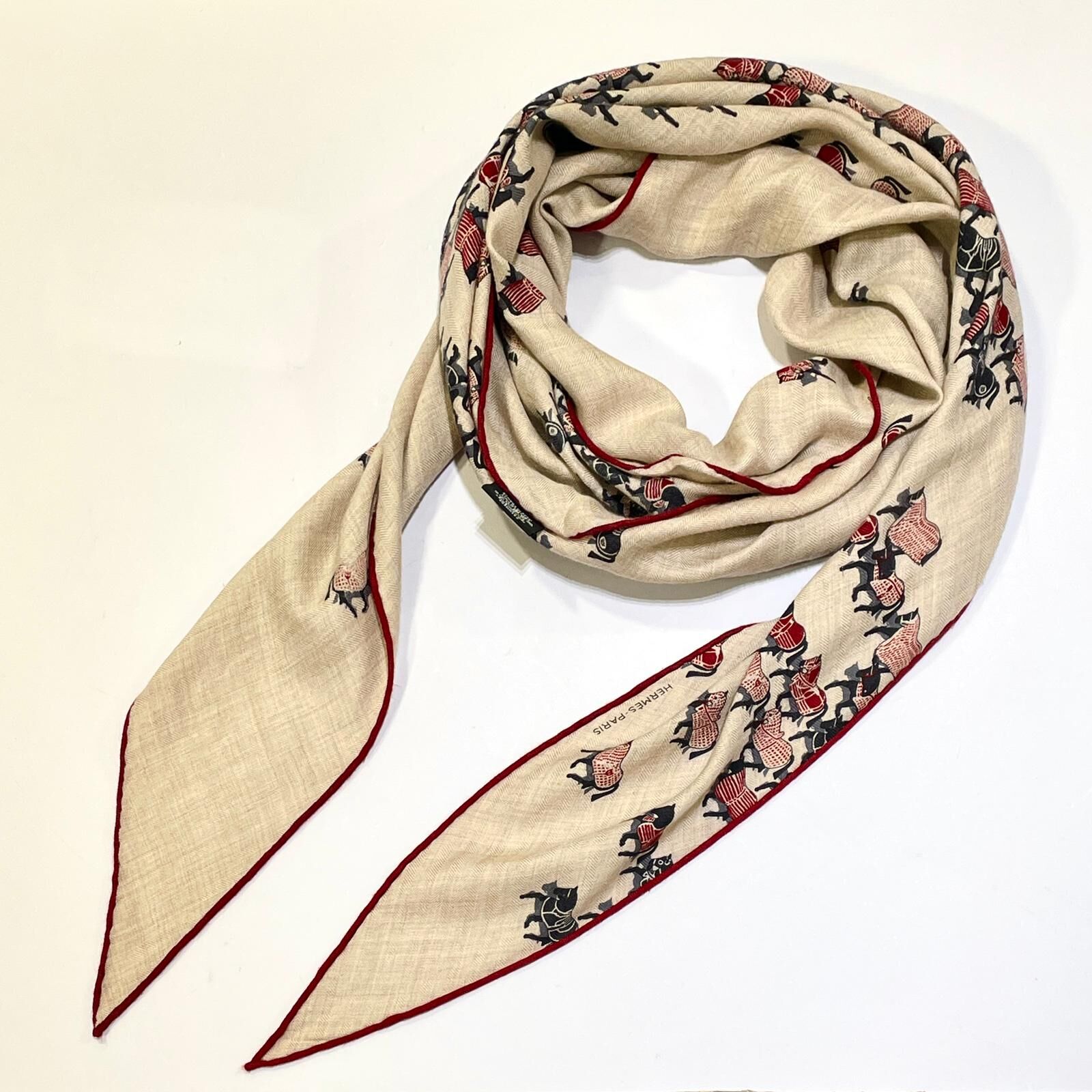 全新HERMES三角披肩 馬匹圖案羊絨,米色/紅邊 #BRAND NEW #香榭站正品