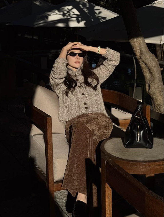 摩卡棕排釦翻領麻花針織上衣外套-S-L (Elegant & Love)