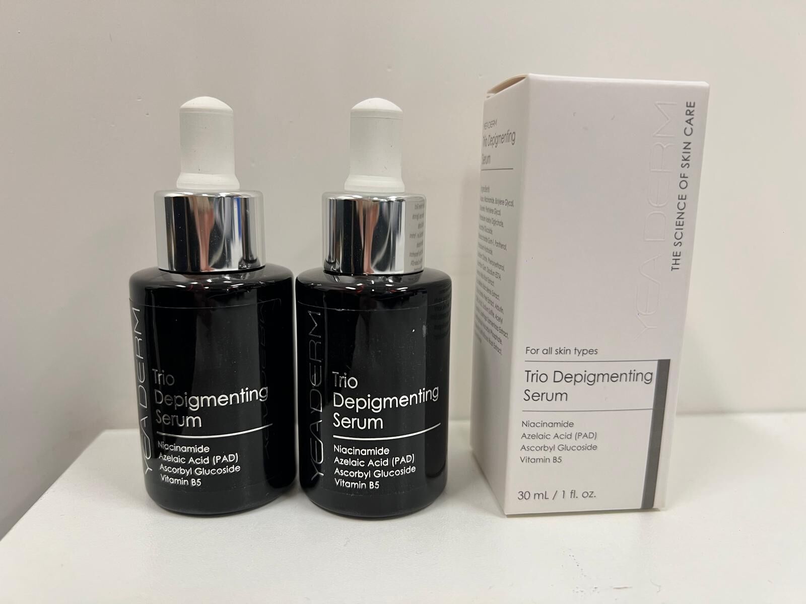 Cf3208  三重美白淡班精華 30ml $299買一送一  優惠共享購買任何3套送1支PDRN精神華