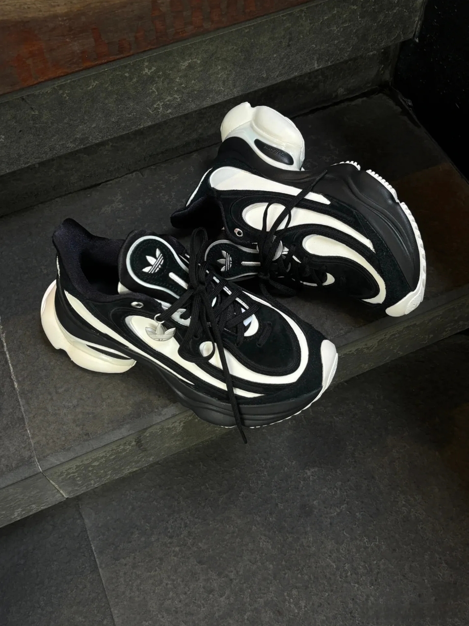 Adidas Originals Ozvenuz 增高 老爹鞋 浮蝶鞋 黑白 熊貓鞋 小香風 HQ2679