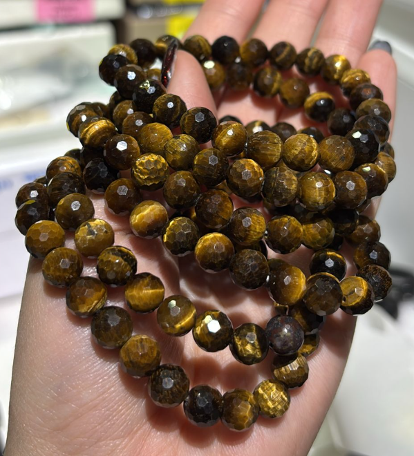 251201 - D13 8mm+金虎眼鑽切手串