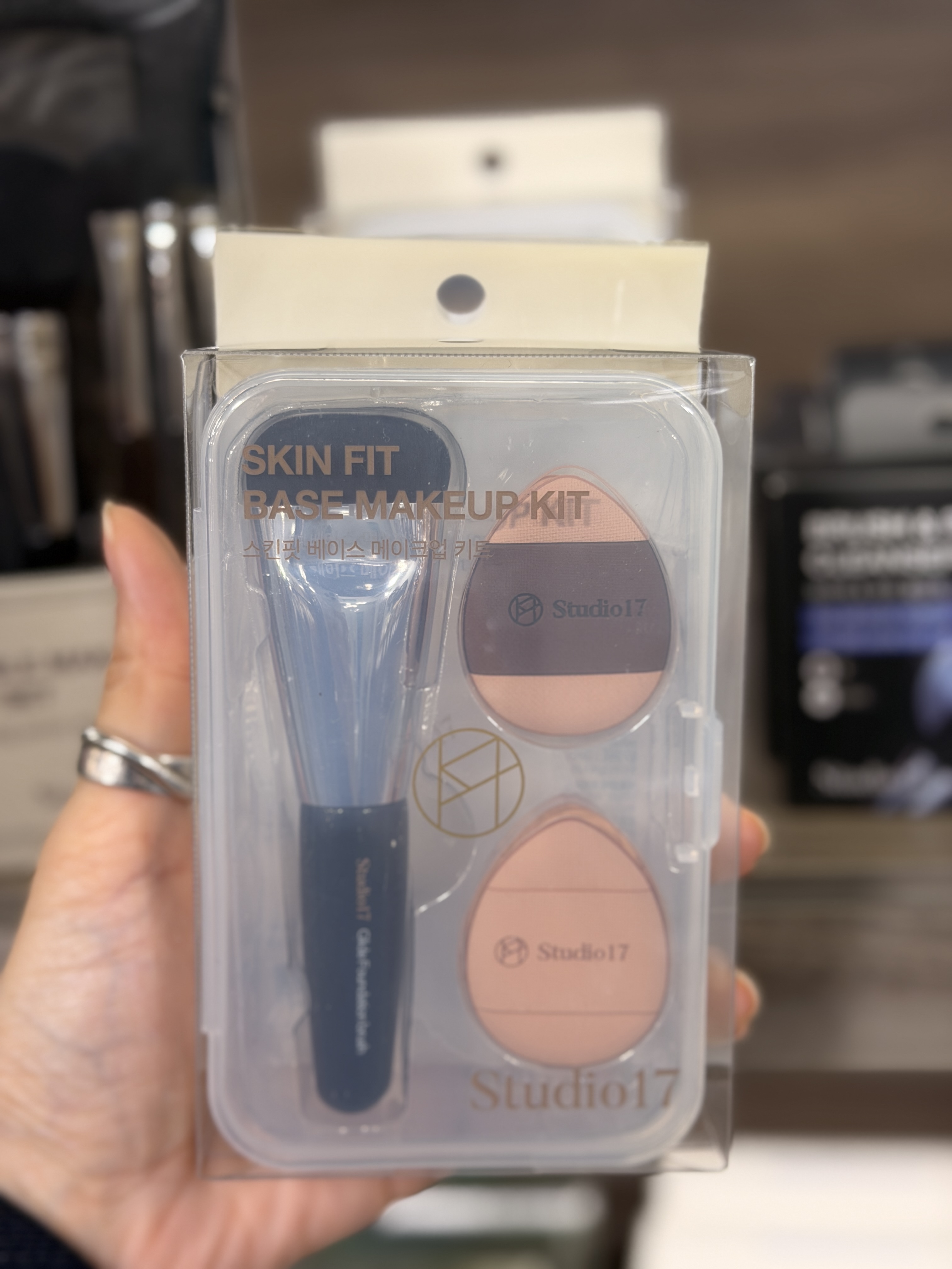 【Studio17】skin fit base makeup kit 底妝set 濕粉掃+四個手指粉撲