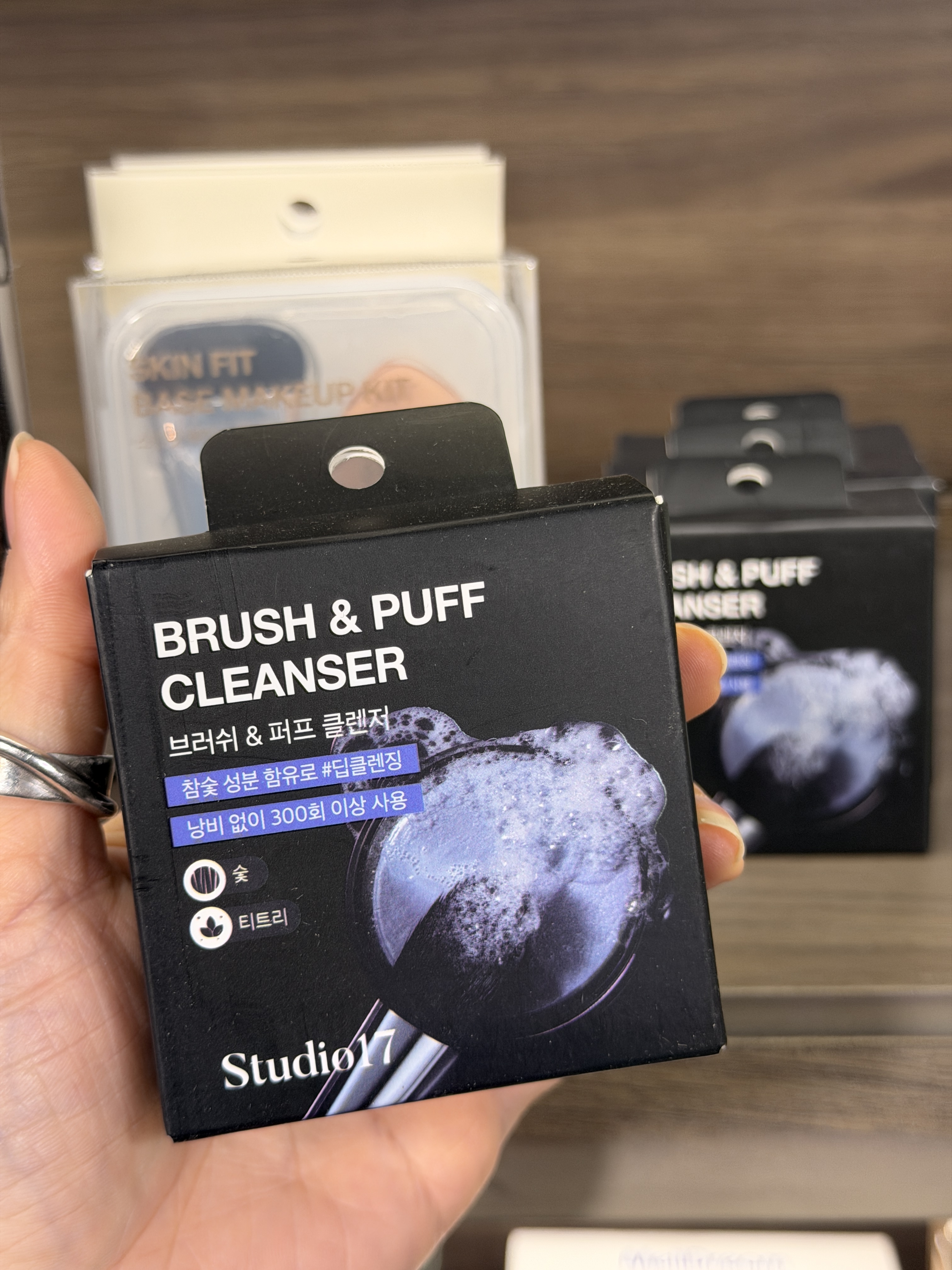 【Studio17】「BRUSH & PUFF CLEANSER」刷具粉撲清潔皂  【深層清潔✔️助於滋潤刷毛✔️減少損傷✔️】
