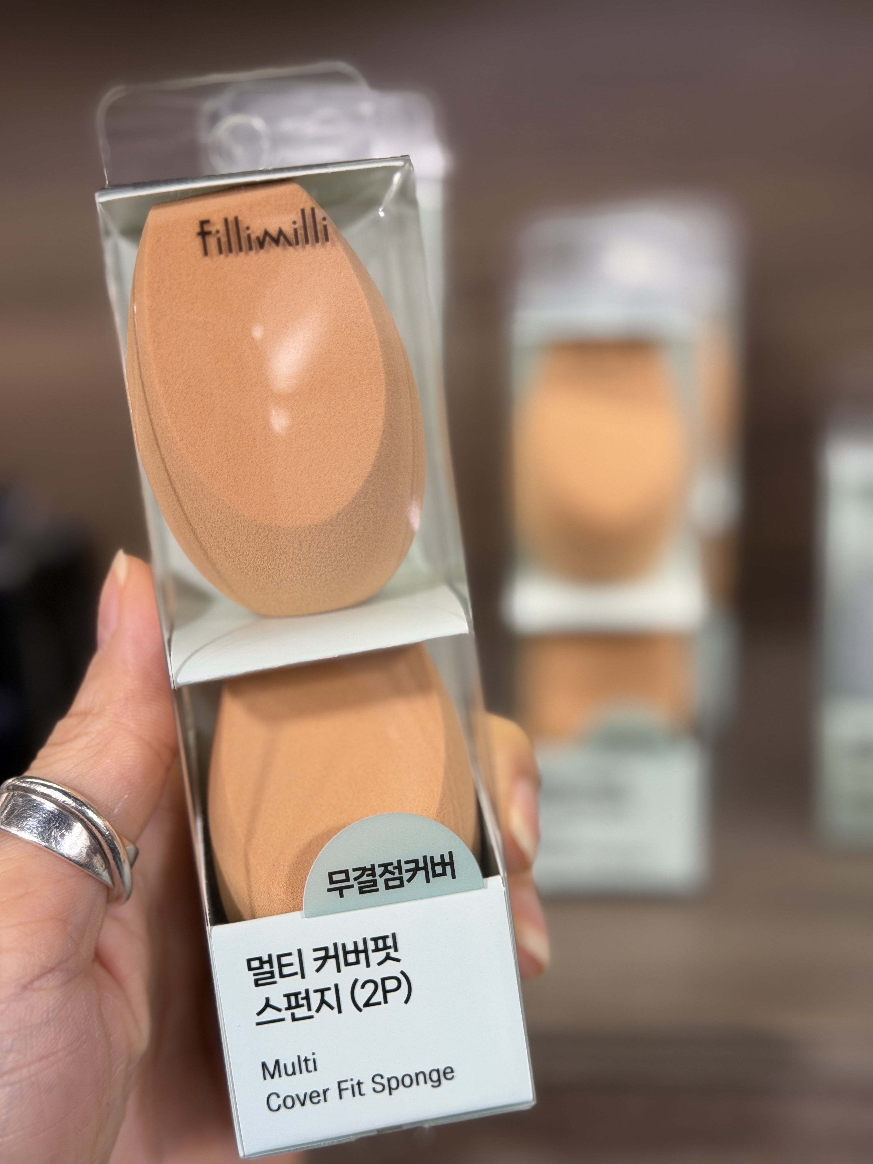 Fillimilli Multi Cover Fit Sponge（多功能遮瑕化妝海綿）【獨特的雙寬設計便✔️快速輕鬆地上妝✔️可用於混合粉底✔️腮紅和其他化妝品✔️】