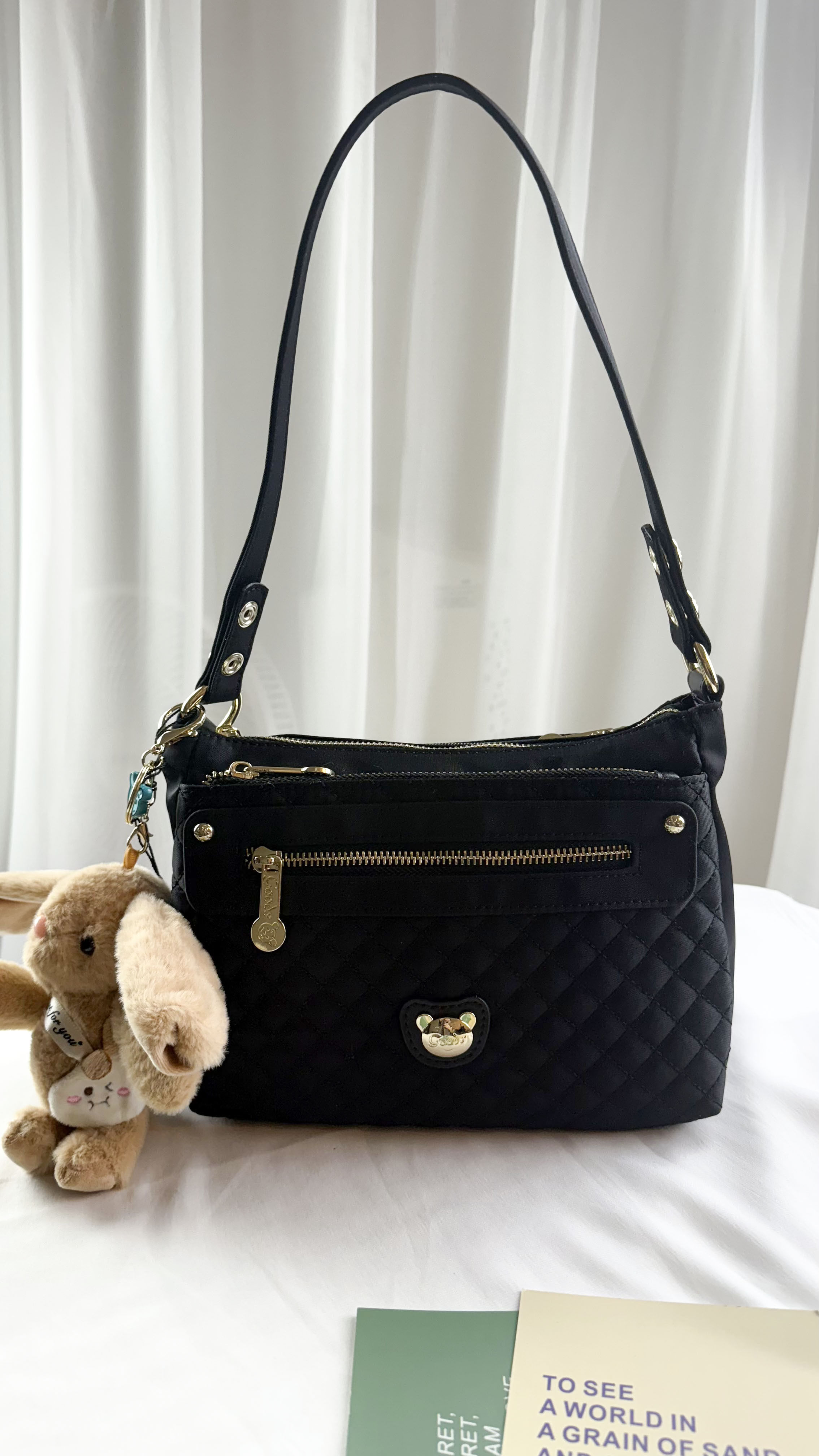 GOODS 黑色菱格紋防潑水肩背包 / 側背包  附小熊吊飾  #2820