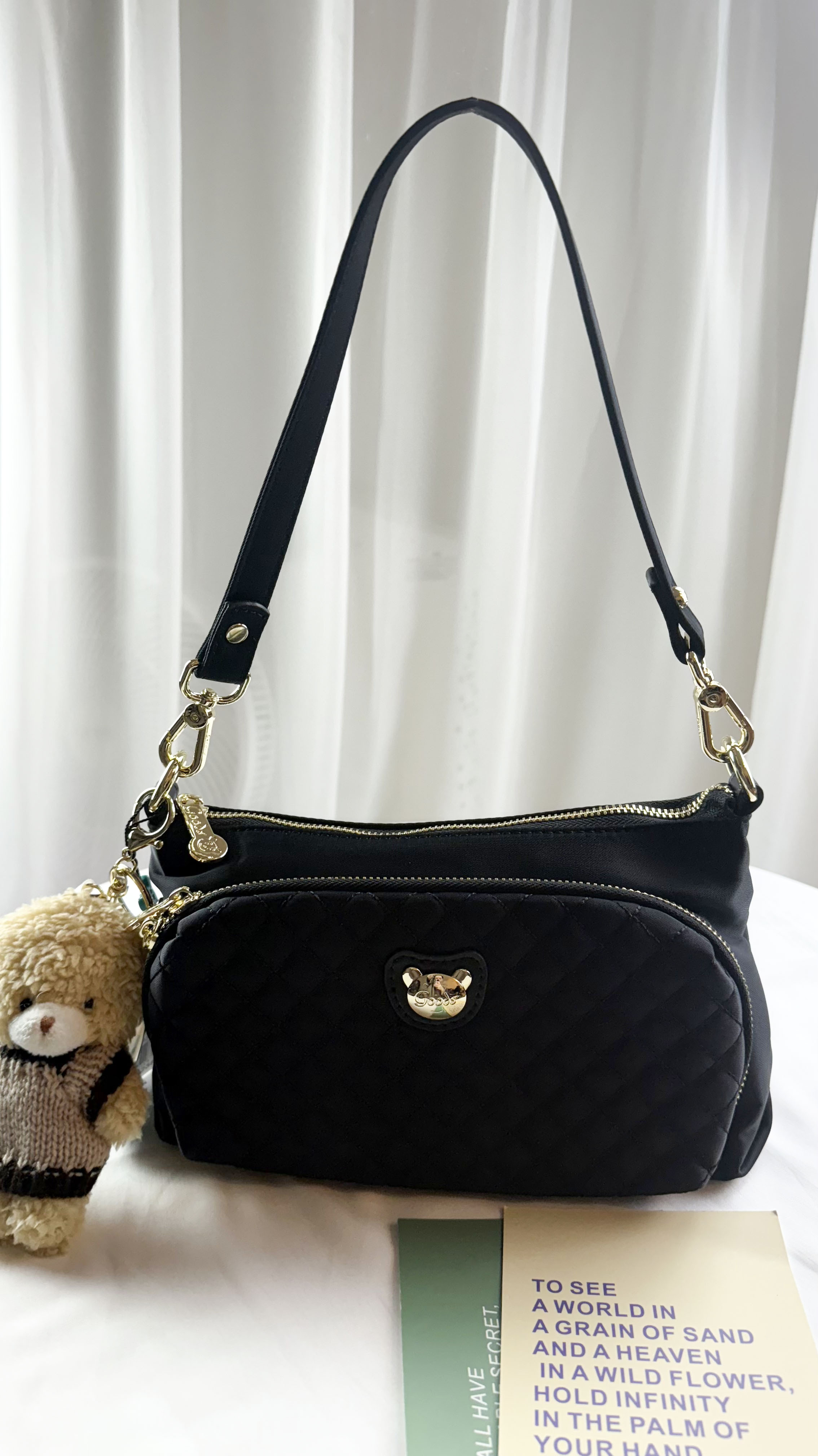 GOODS 黑色菱格紋防潑水肩背包 / 側背包 附小熊吊飾 #2813