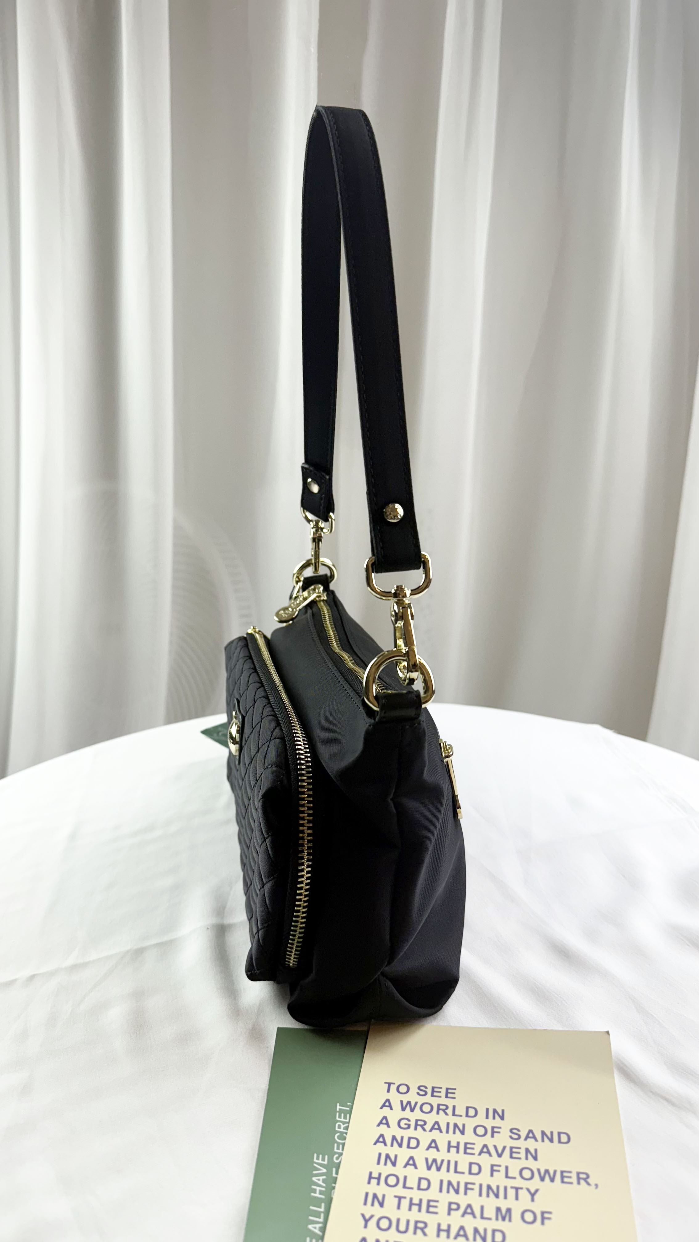 GOODS 黑色菱格紋防潑水肩背包 / 側背包 附小熊吊飾 #2813