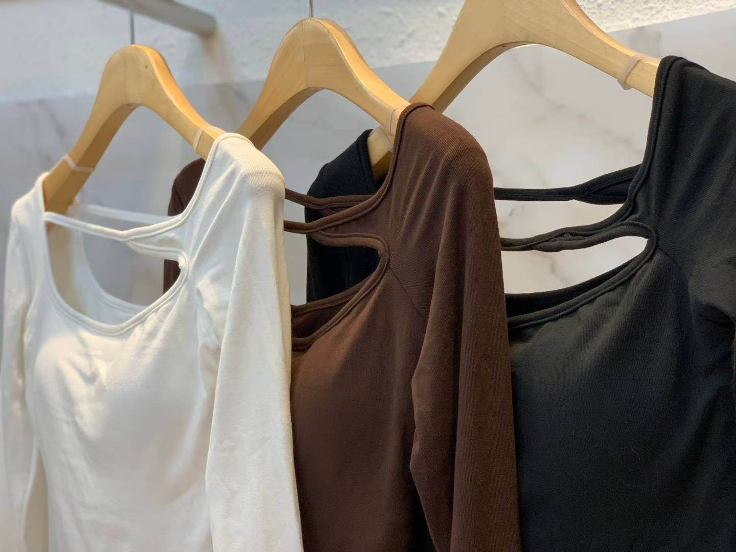 橫槓線低胸BRA長袖T