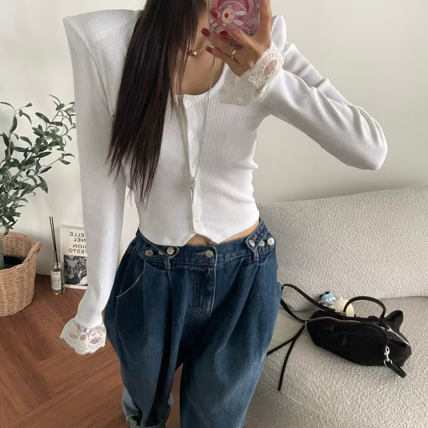 墊肩蕾絲袖開釦T