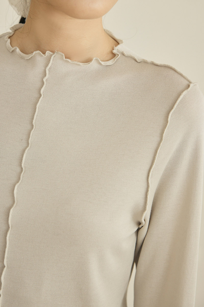 木耳邊壓線造型內搭上衣