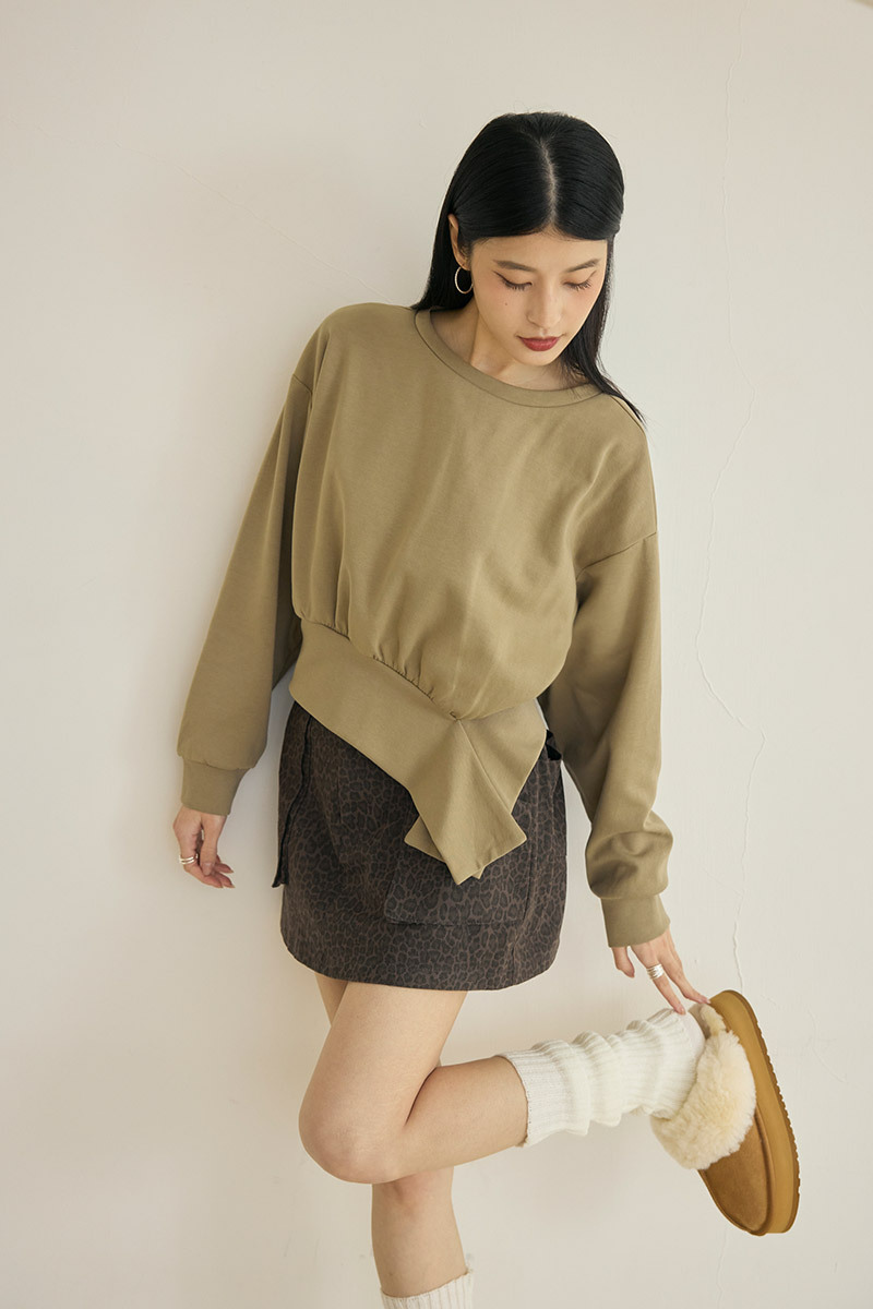 落肩造型下擺上衣