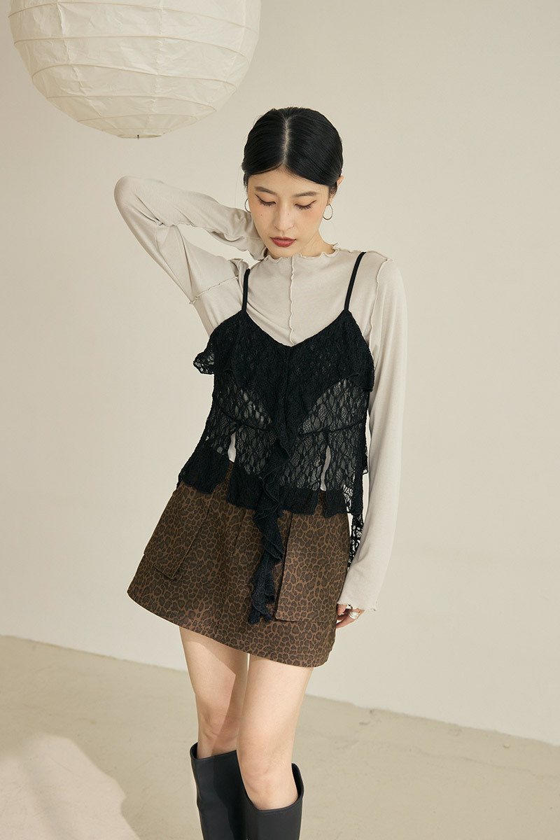 下開衩捲邊造型壓花吊帶背心