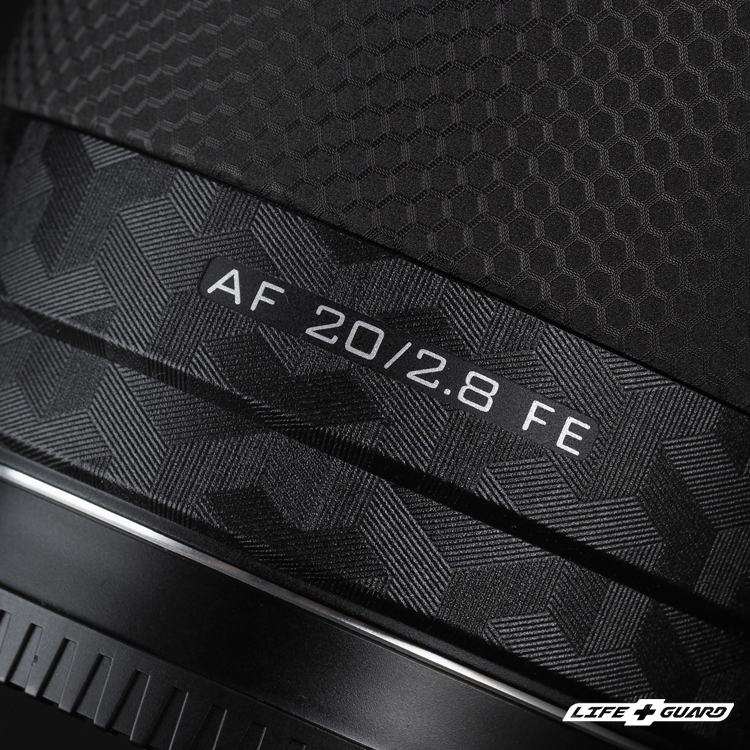 LIFE+GUARD Viltrox AF 20mm F2.8 STM ASPH ED IF 貼膜遮光罩展示圖，LIFE+GUARD 箭影黑風格設計