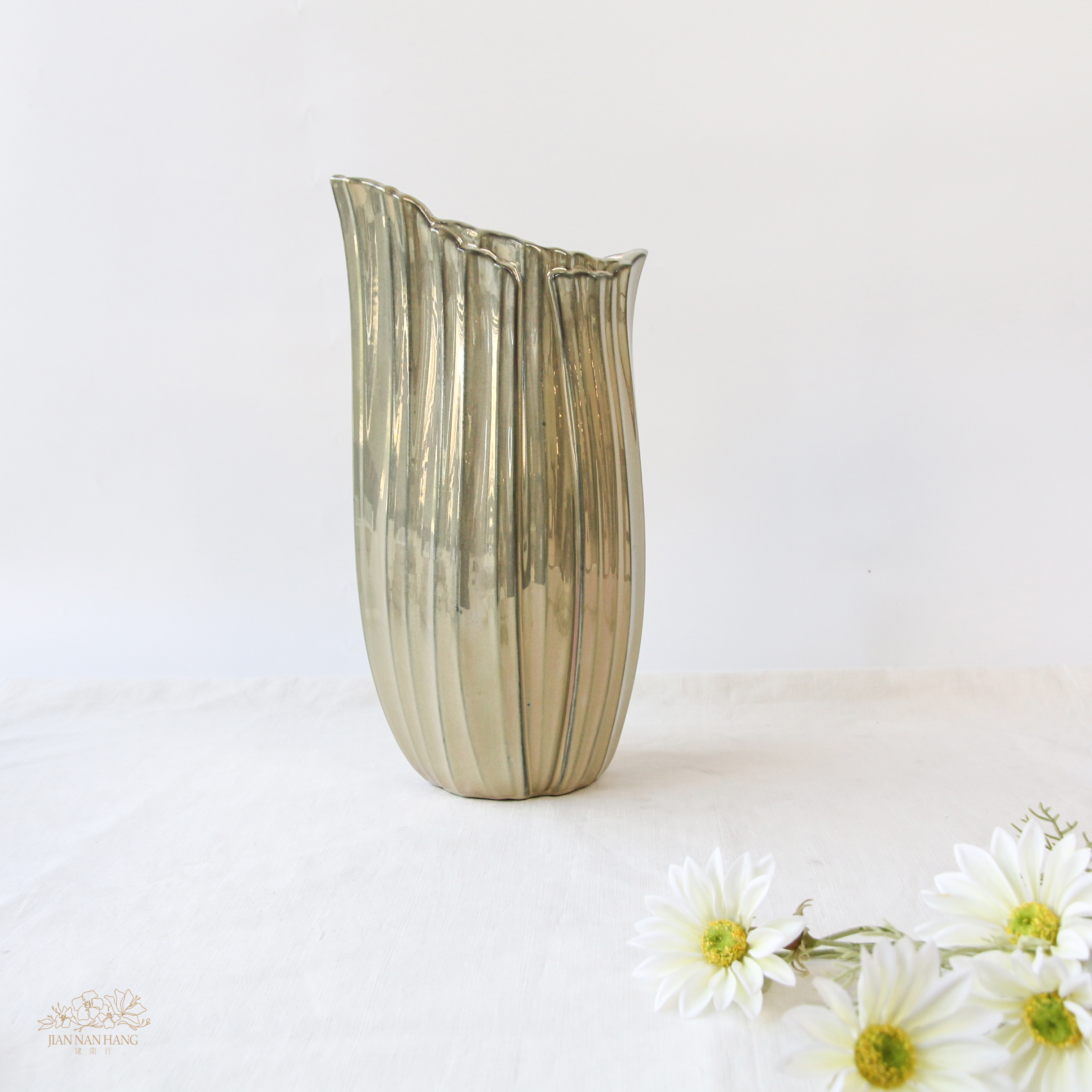 陶瓷花器 人魚公主 米黃