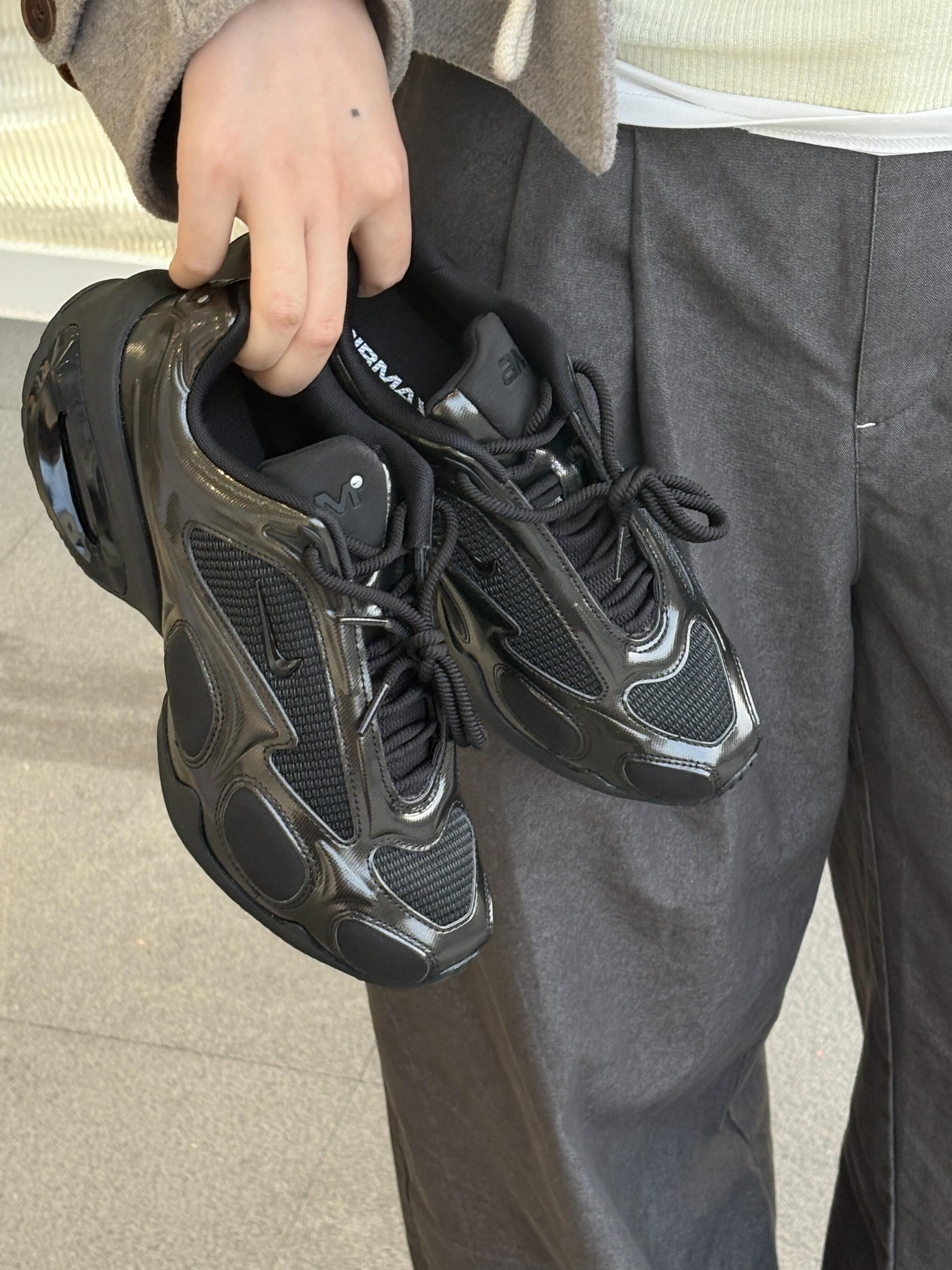 Nike Air Max Muse Triple Black 全黑 黑武士 亮皮 氣墊 復古 慢跑鞋 老爹鞋 FV1920-003/預購