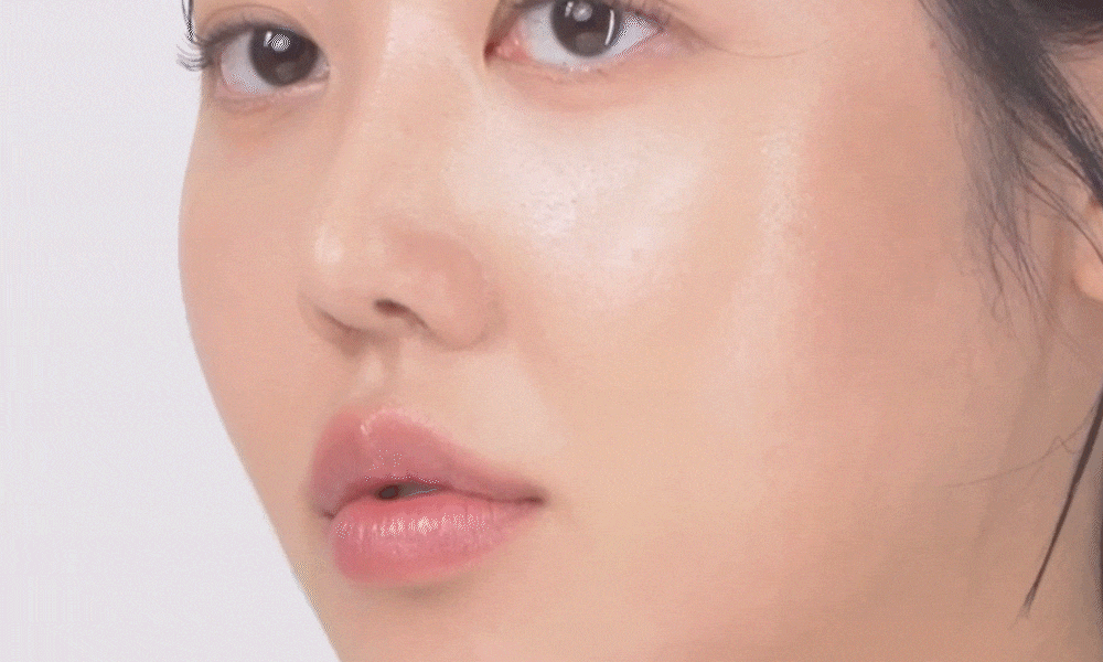 光澤透亮的年輕女性肌膚