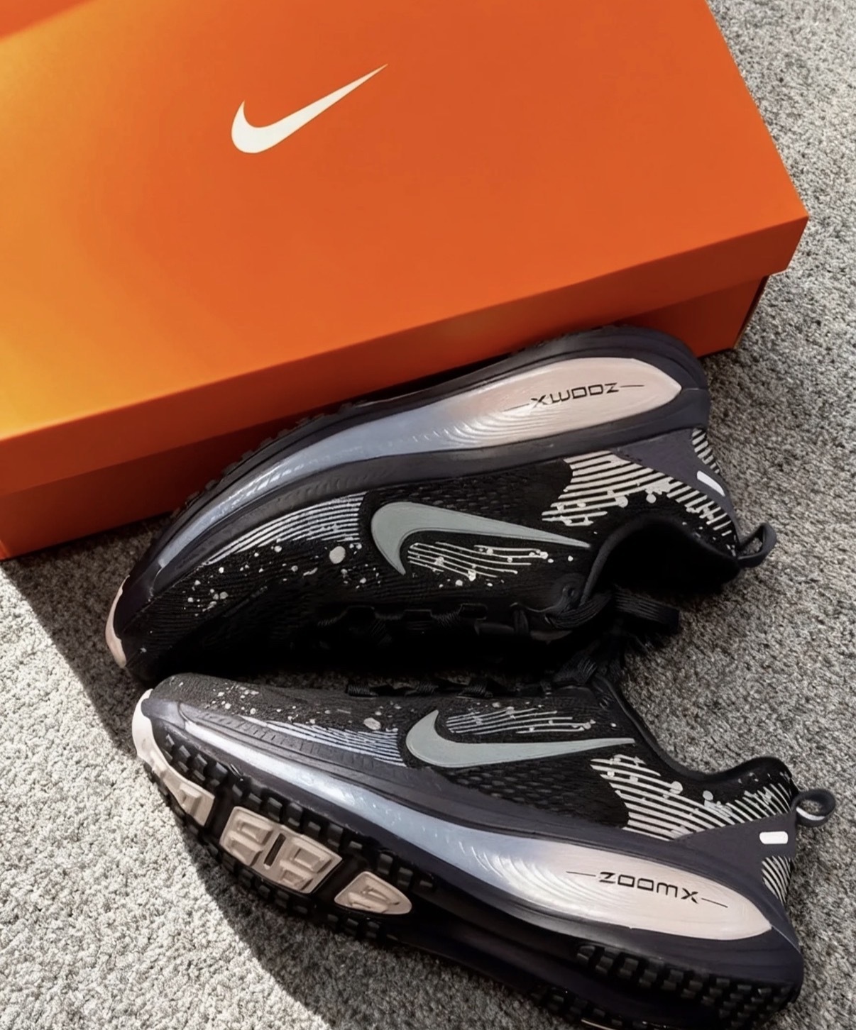 女鞋 NIKE W VOMERO 18 SE 黑色 網布 氣墊 緩震 運動鞋【HV1779-001】