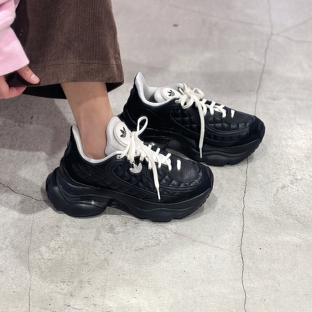 ADIDAS OZVENUZ 小香風 菱格紋 黑奶油 米白 奶油白 黑色 蝴蝶鞋 增高 厚底 宋雨琦同款 女鞋 KJ3972 / 預購