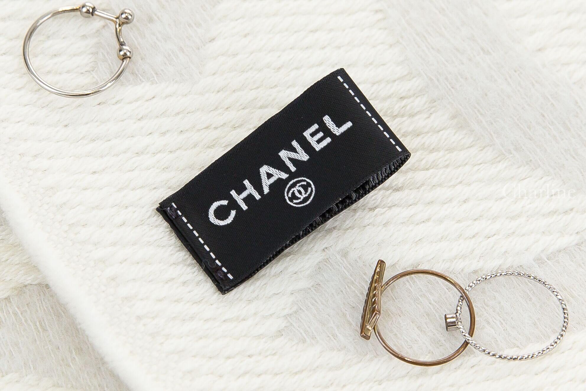 Chanel Scarf 淺米色底白色滿版不規則大小CC羊毛混喀什米爾真絲流蘇圍巾-Charline Boutique 精品代購