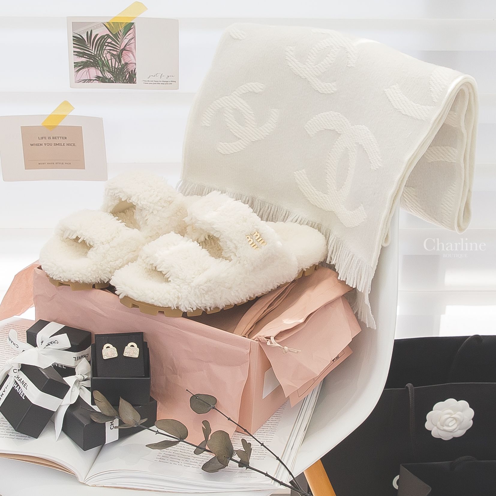 Chanel Scarf 淺米色底白色滿版不規則大小CC羊毛混喀什米爾真絲流蘇圍巾,Chanel Earrings 粉色水鑽雙CC字母白色手提包包耳環-Charline Boutique 精品代購
