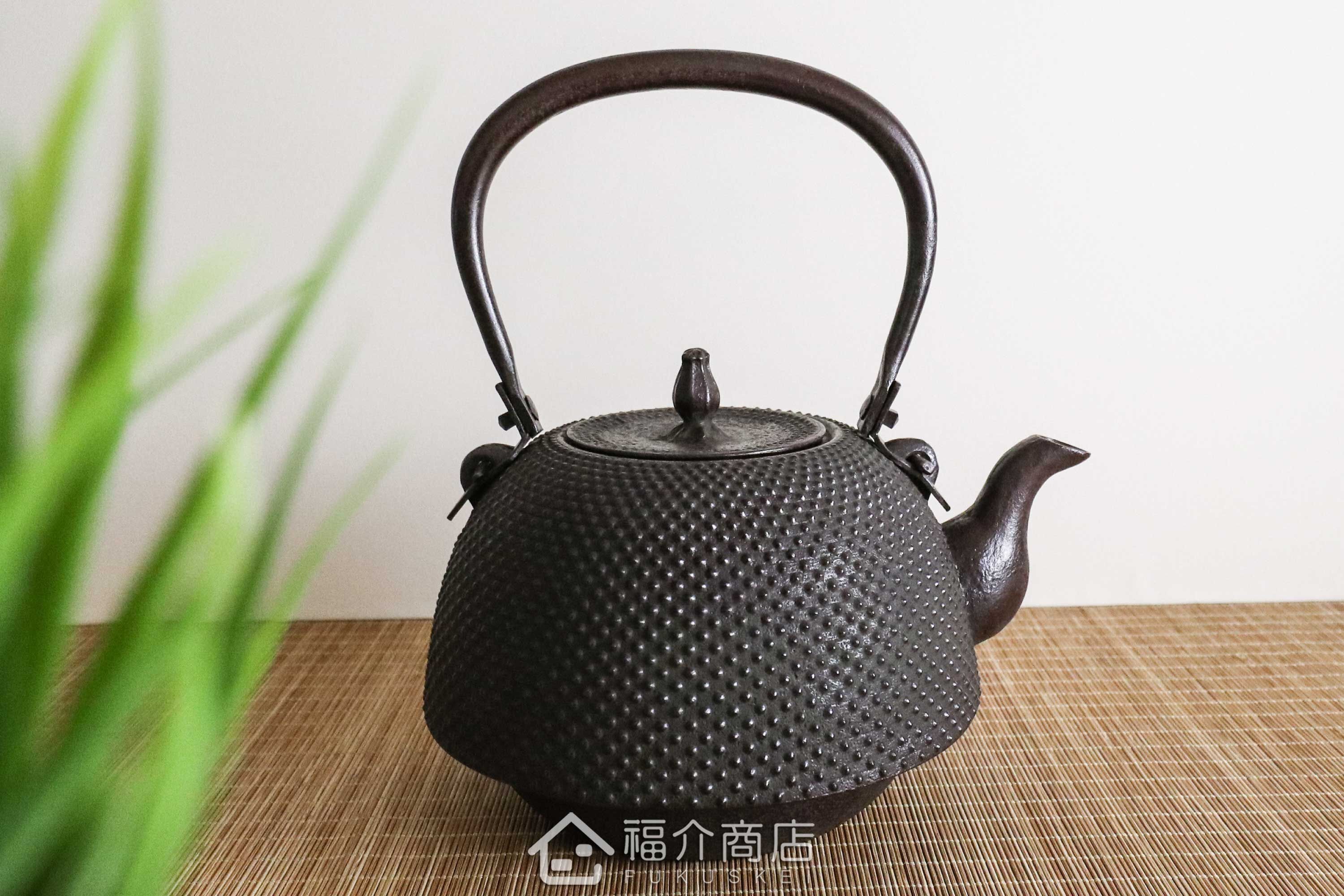 煮水泡茶用的日本製鑄鐵茶壺
