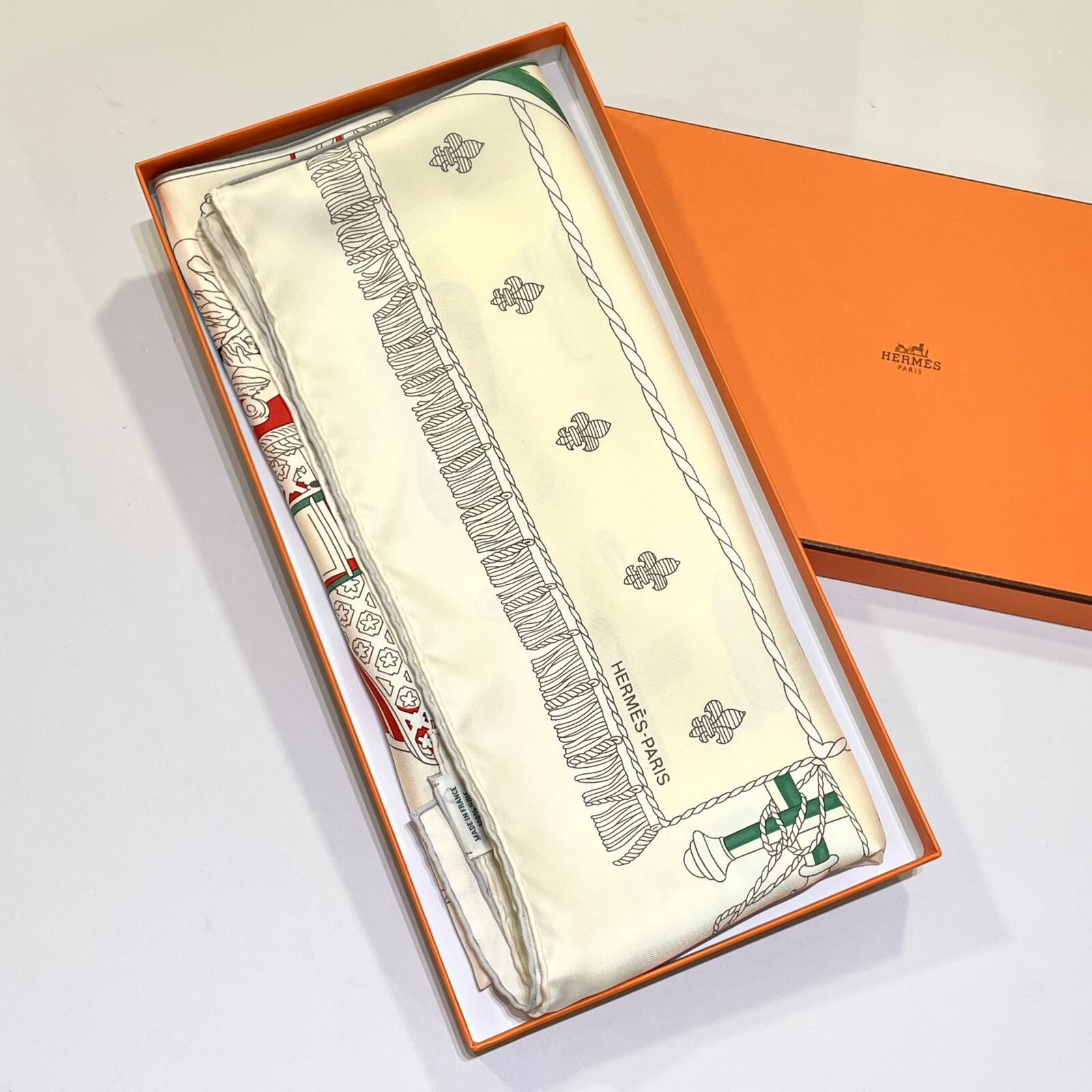 全新HERMES絲巾 90x90cm 白色/灰邊真絲SILK #BRAND NEW #香榭站正品