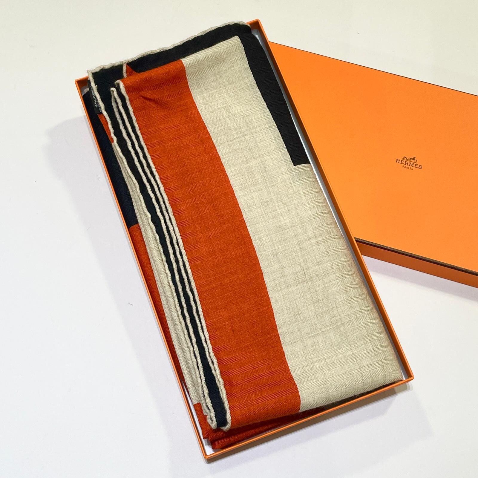 全新HERMES披肩/圍巾 140x140cm 紅/黑/杏色 真絲/羊毛  #BRAND NEW #香榭站正品