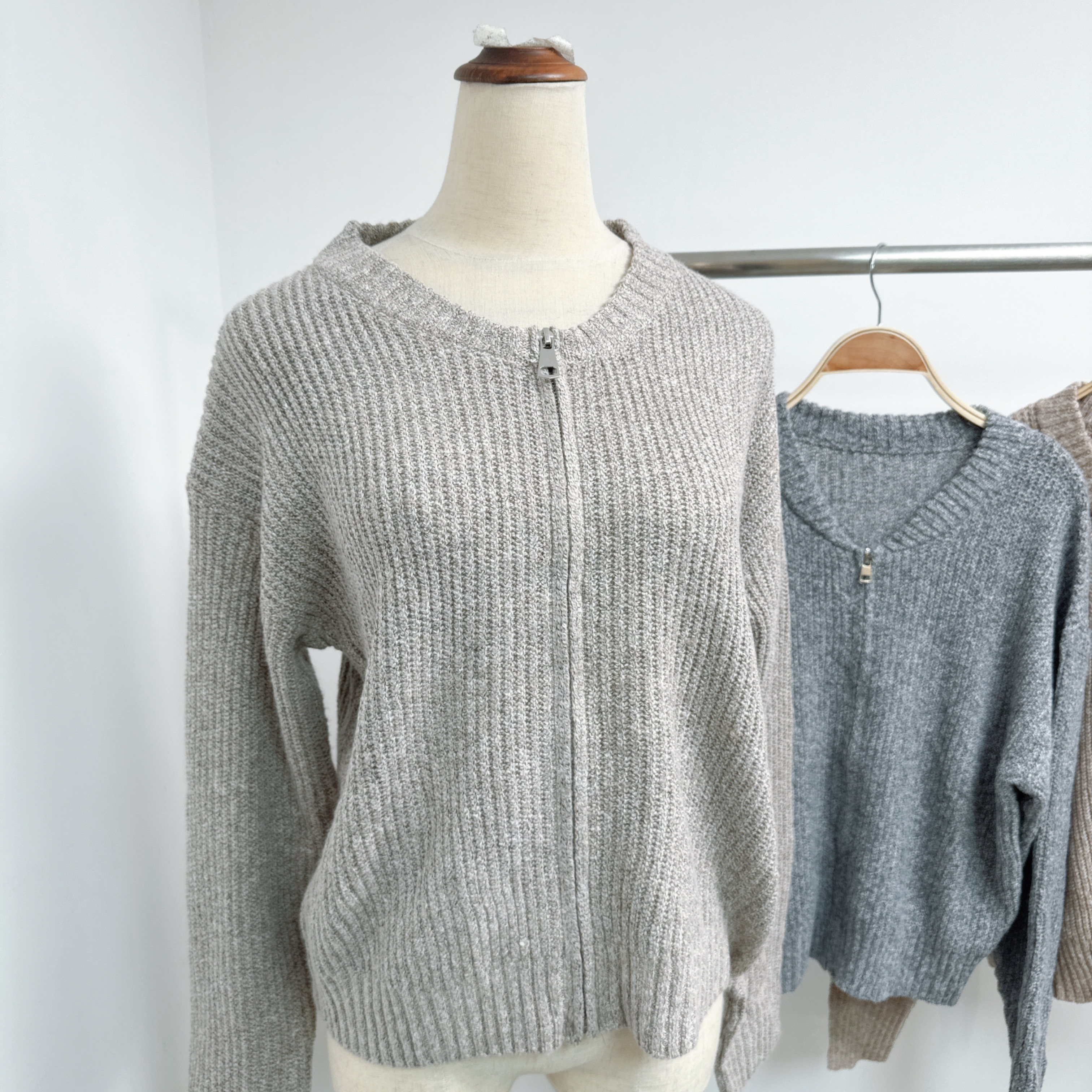 有分碼-拉鍊坑紋冷外套 (E147-E149)