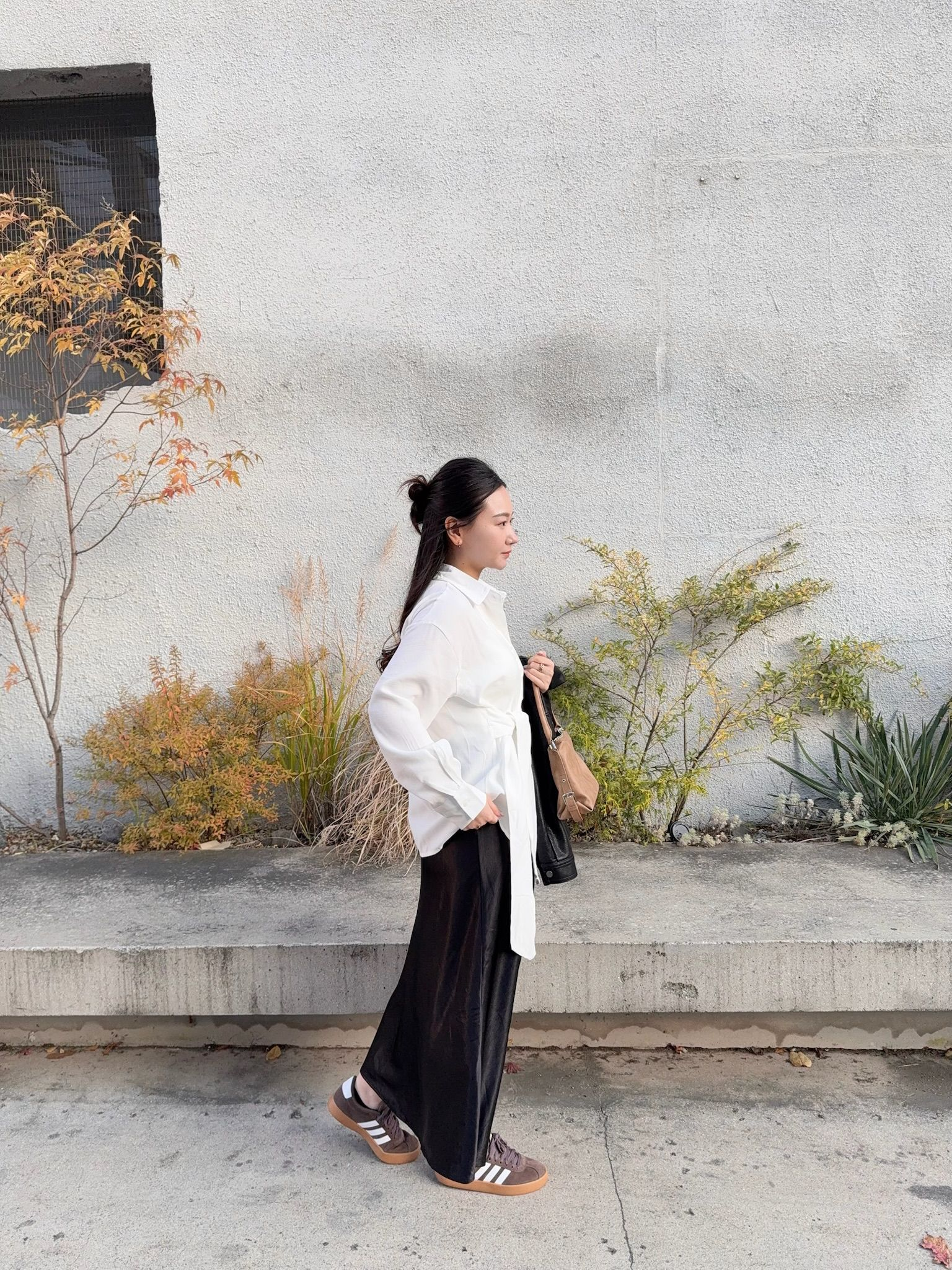 緞面拉鏈半長裙(黑色)